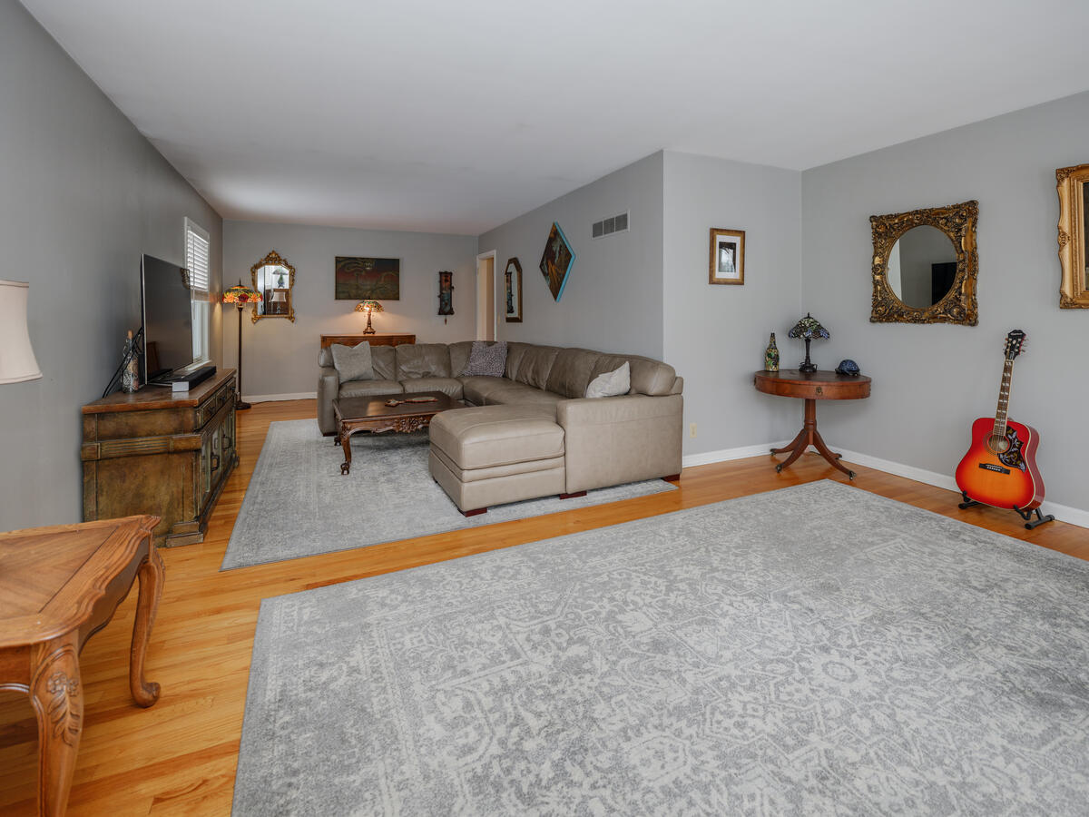 3419 Old Colony Road Kalamazoo MI 49008