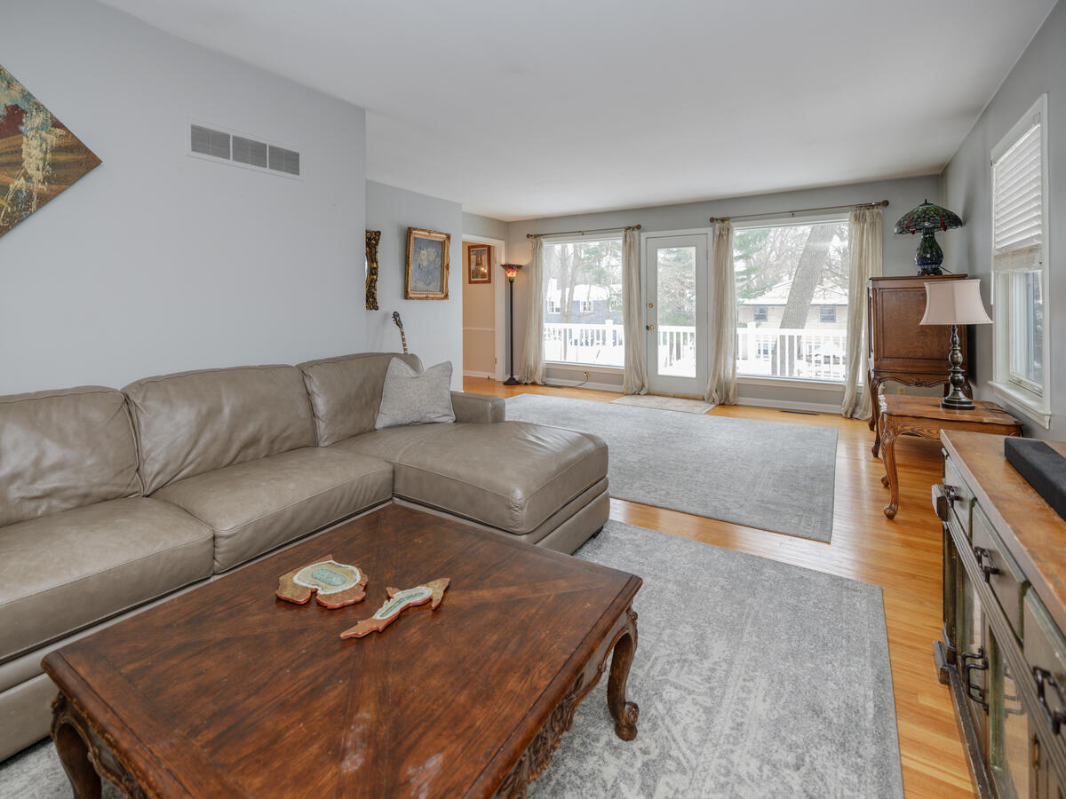 3419 Old Colony Road Kalamazoo MI 49008