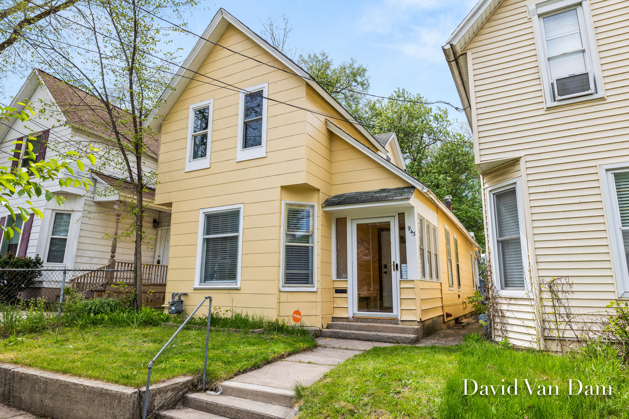 943 Prospect Avenue NE Grand Rapids MI 49503