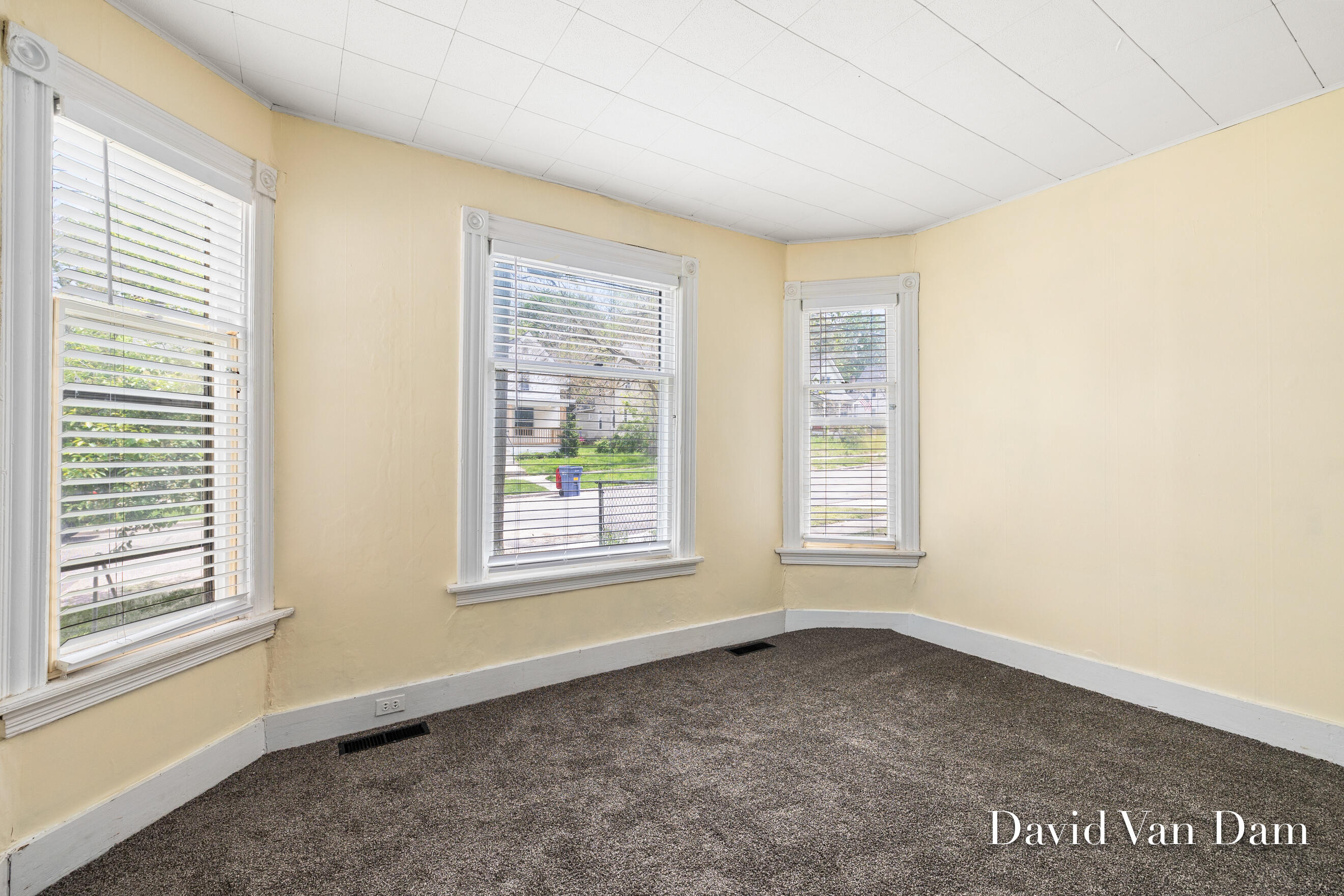 943 Prospect Avenue NE Grand Rapids MI 49503
