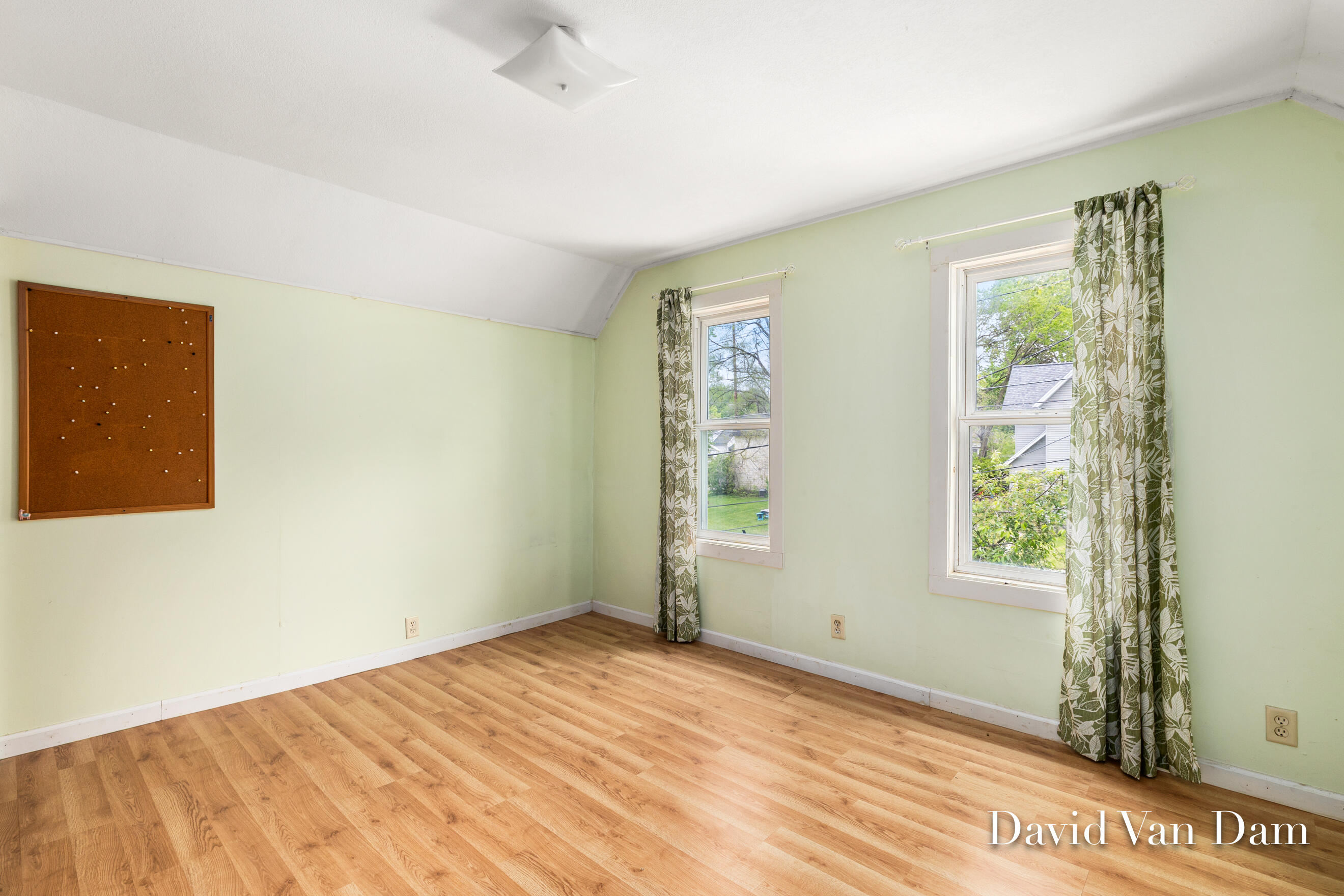 943 Prospect Avenue NE Grand Rapids MI 49503