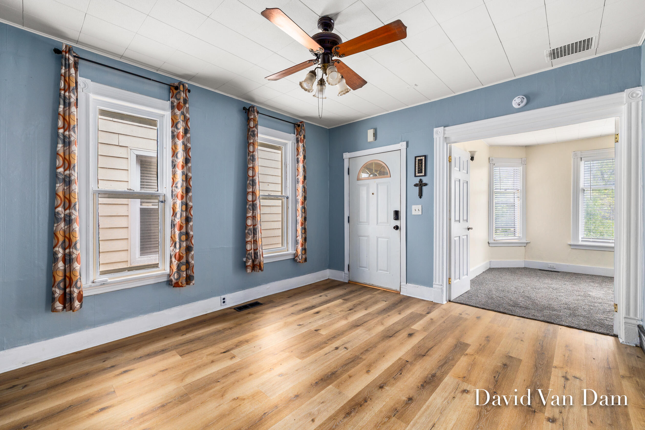 943 Prospect Avenue NE Grand Rapids MI 49503