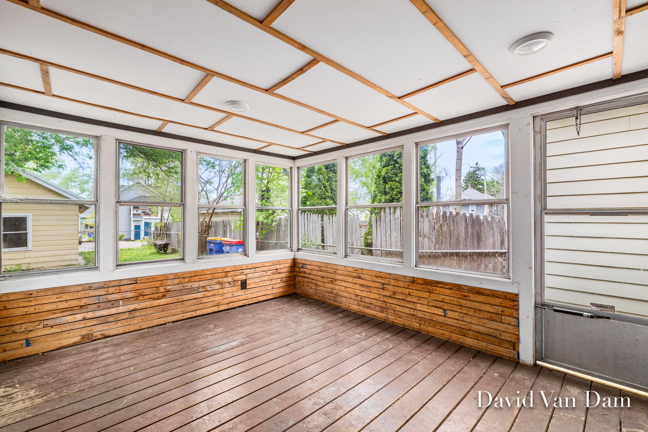 943 Prospect Avenue NE Grand Rapids MI 49503