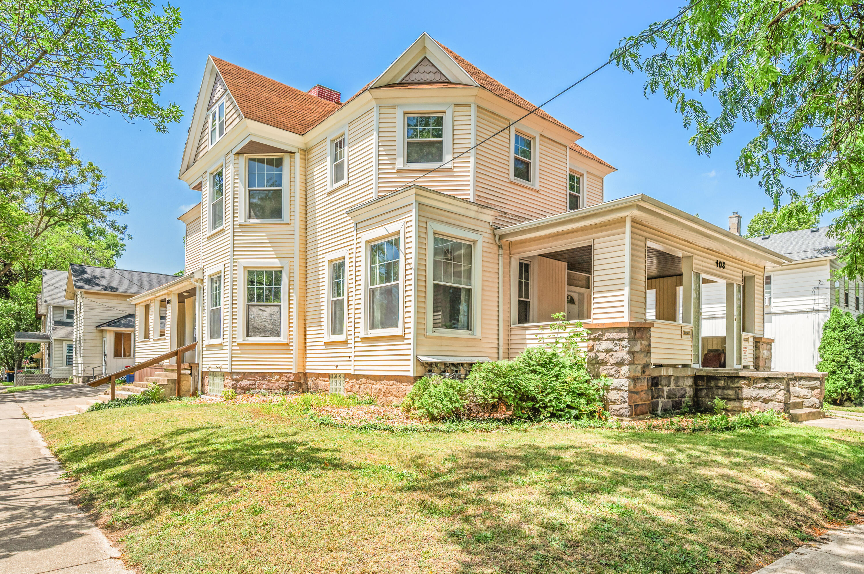 103 National Avenue NW Grand Rapids MI 49504