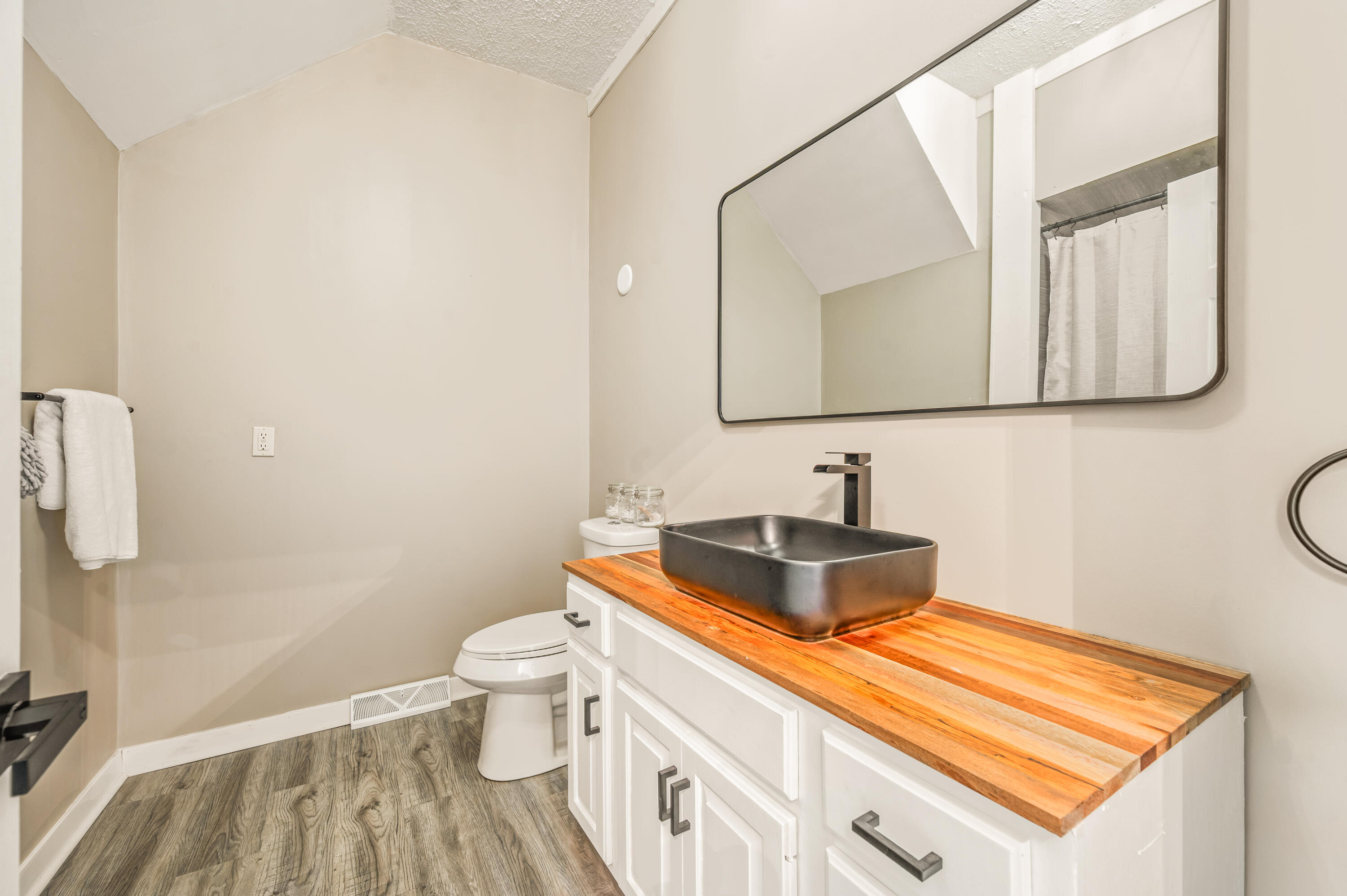 103 National Avenue NW Grand Rapids MI 49504
