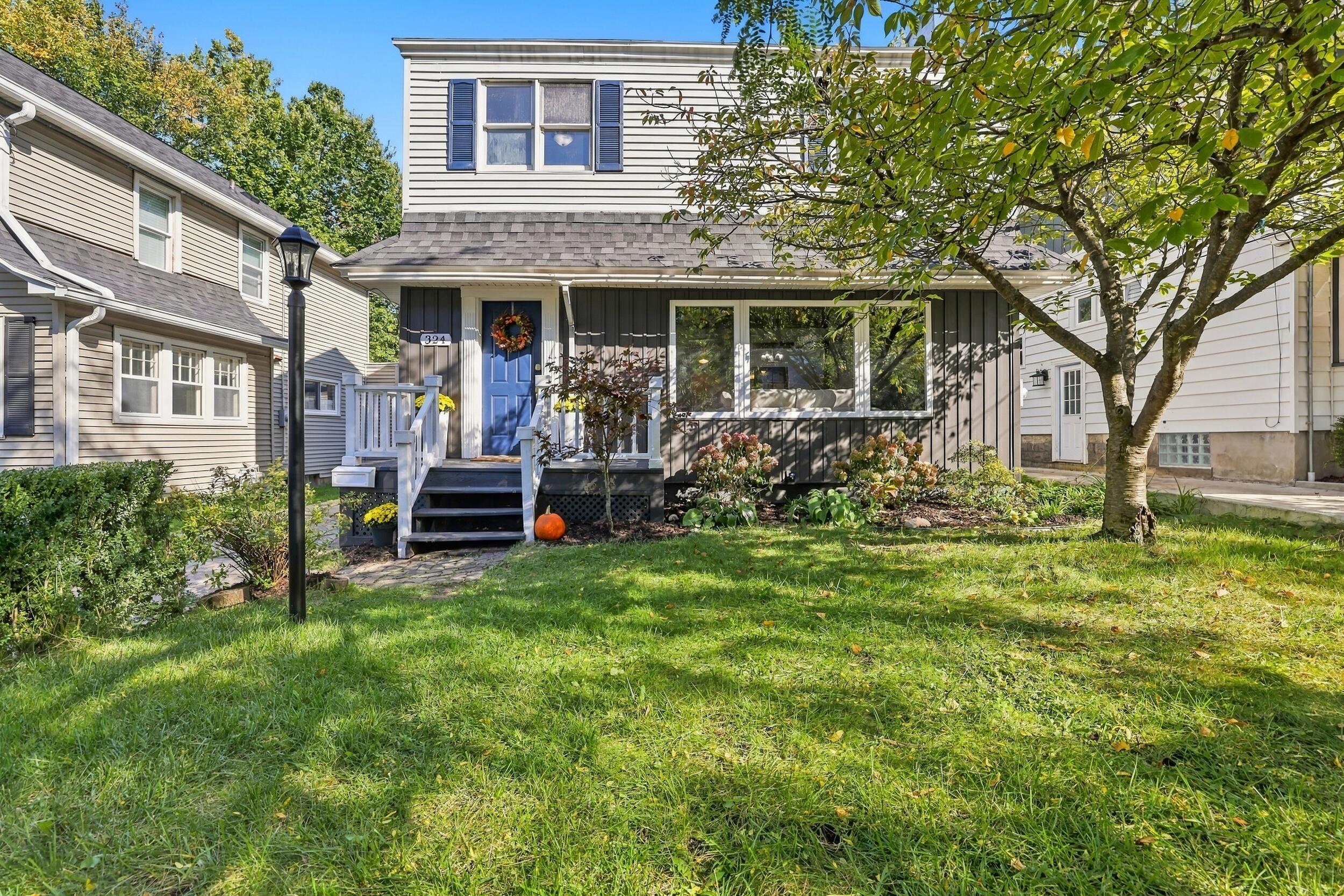 324 Gladstone Drive SE East Grand Rapids MI 49506