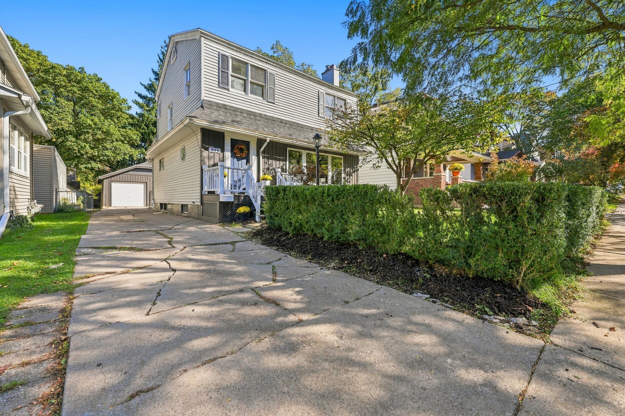 324 Gladstone Drive SE East Grand Rapids MI 49506