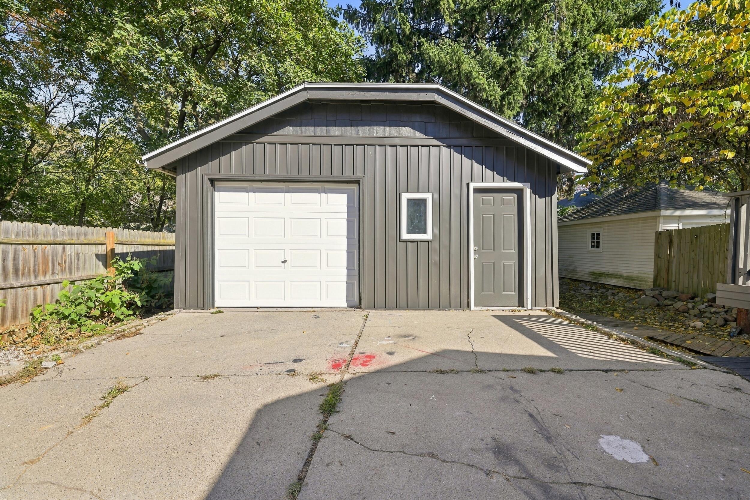 324 Gladstone Drive SE East Grand Rapids MI 49506