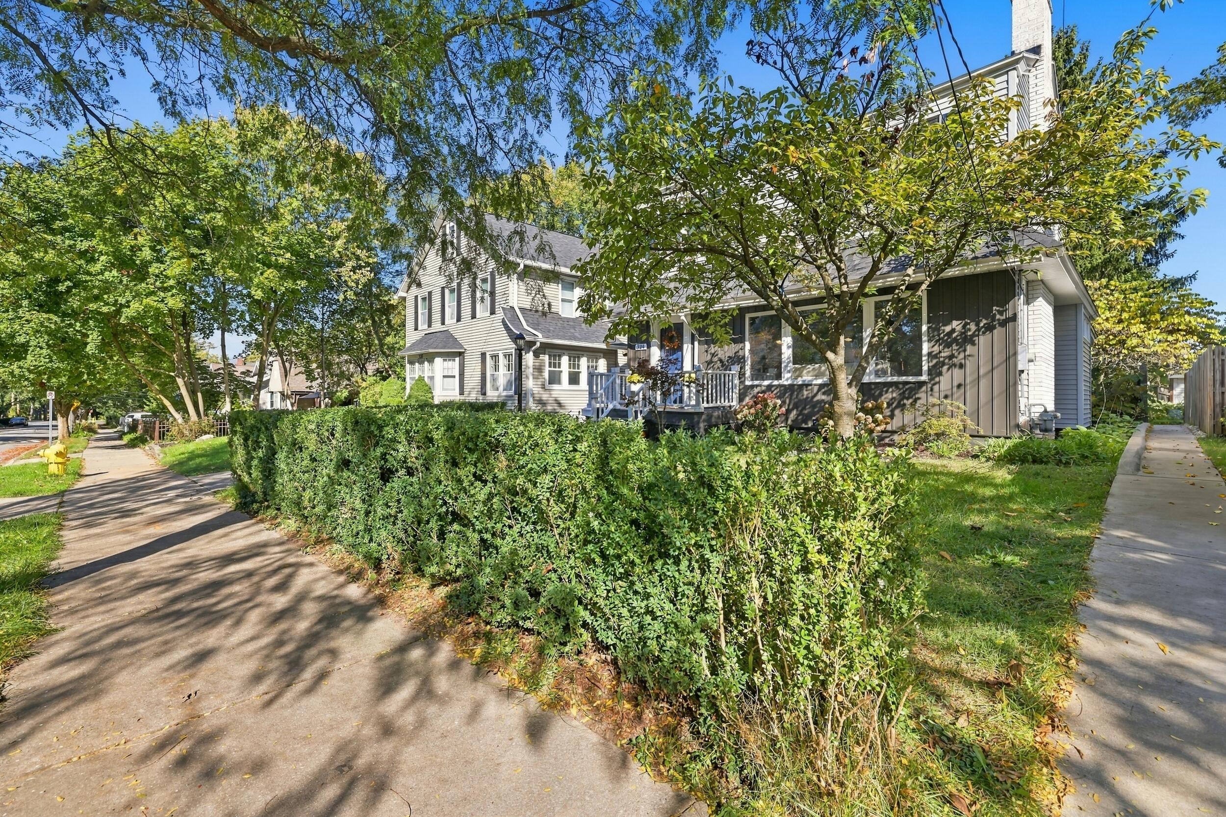 324 Gladstone Drive SE East Grand Rapids MI 49506
