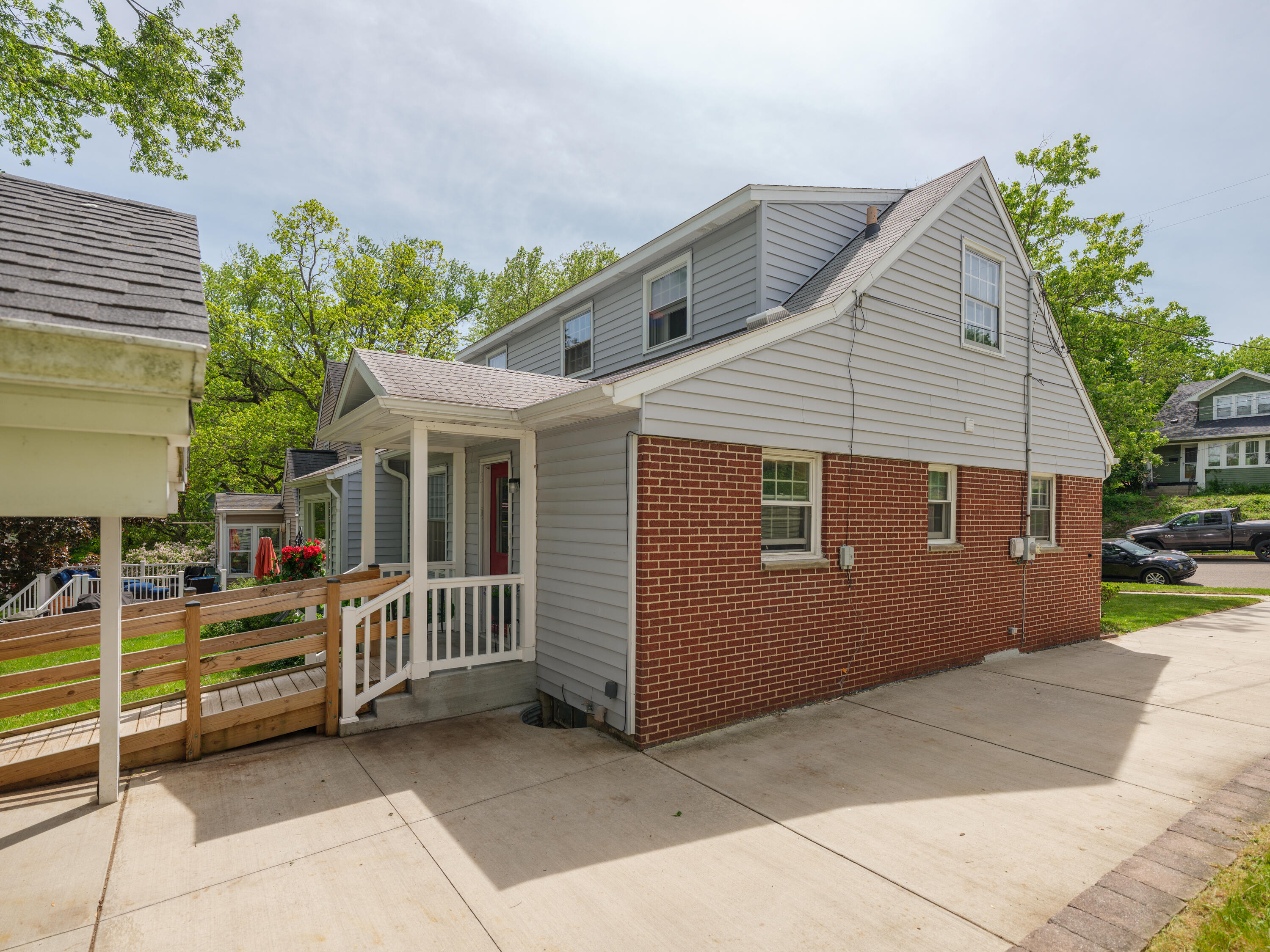 1927 Indiana Street Kalamazoo MI 49008