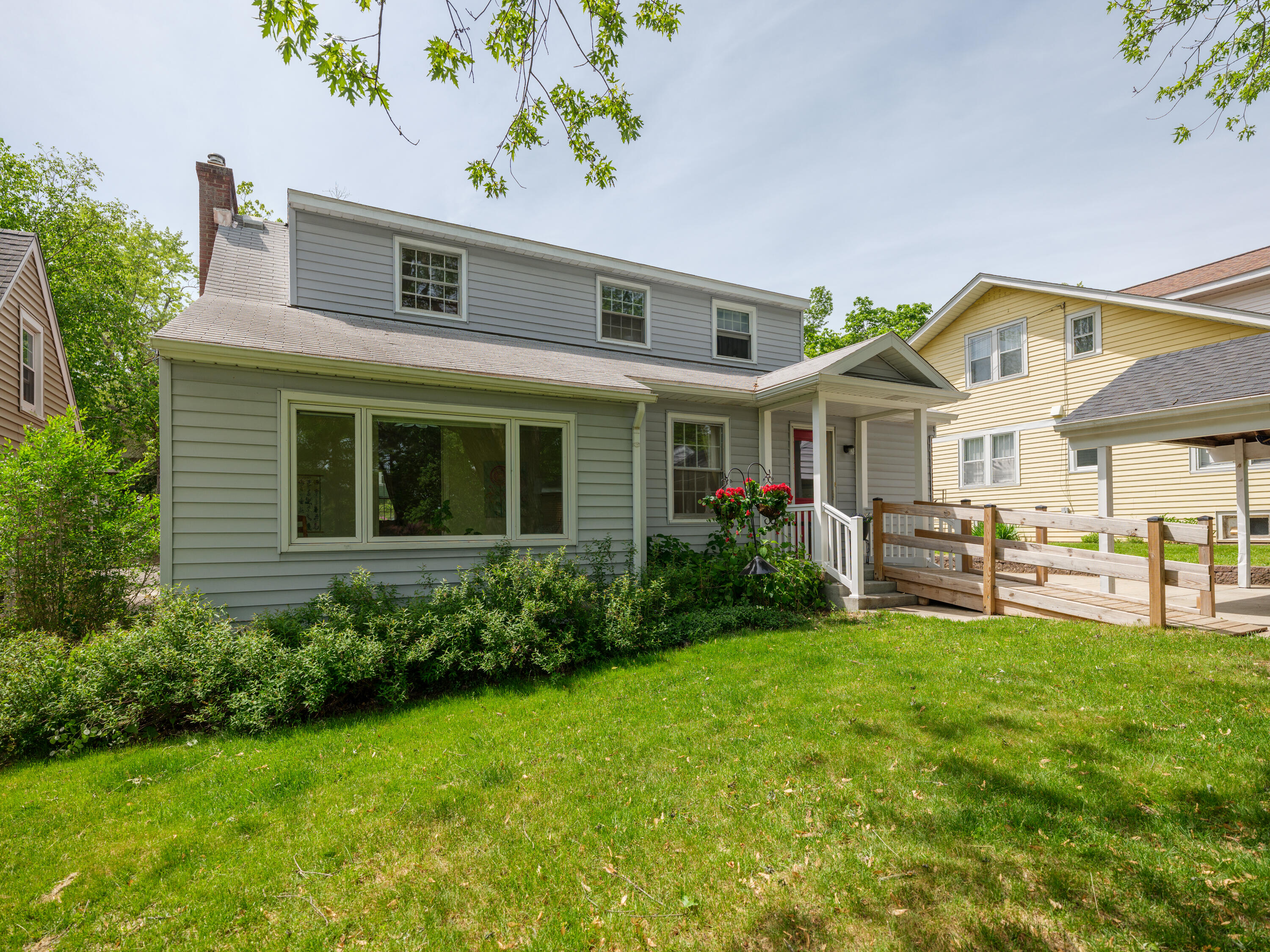 1927 Indiana Street Kalamazoo MI 49008