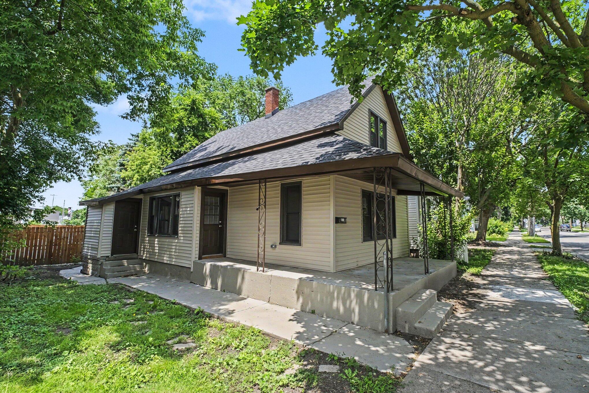 651 Mc Reynolds Avenue NW Grand Rapids MI 49504