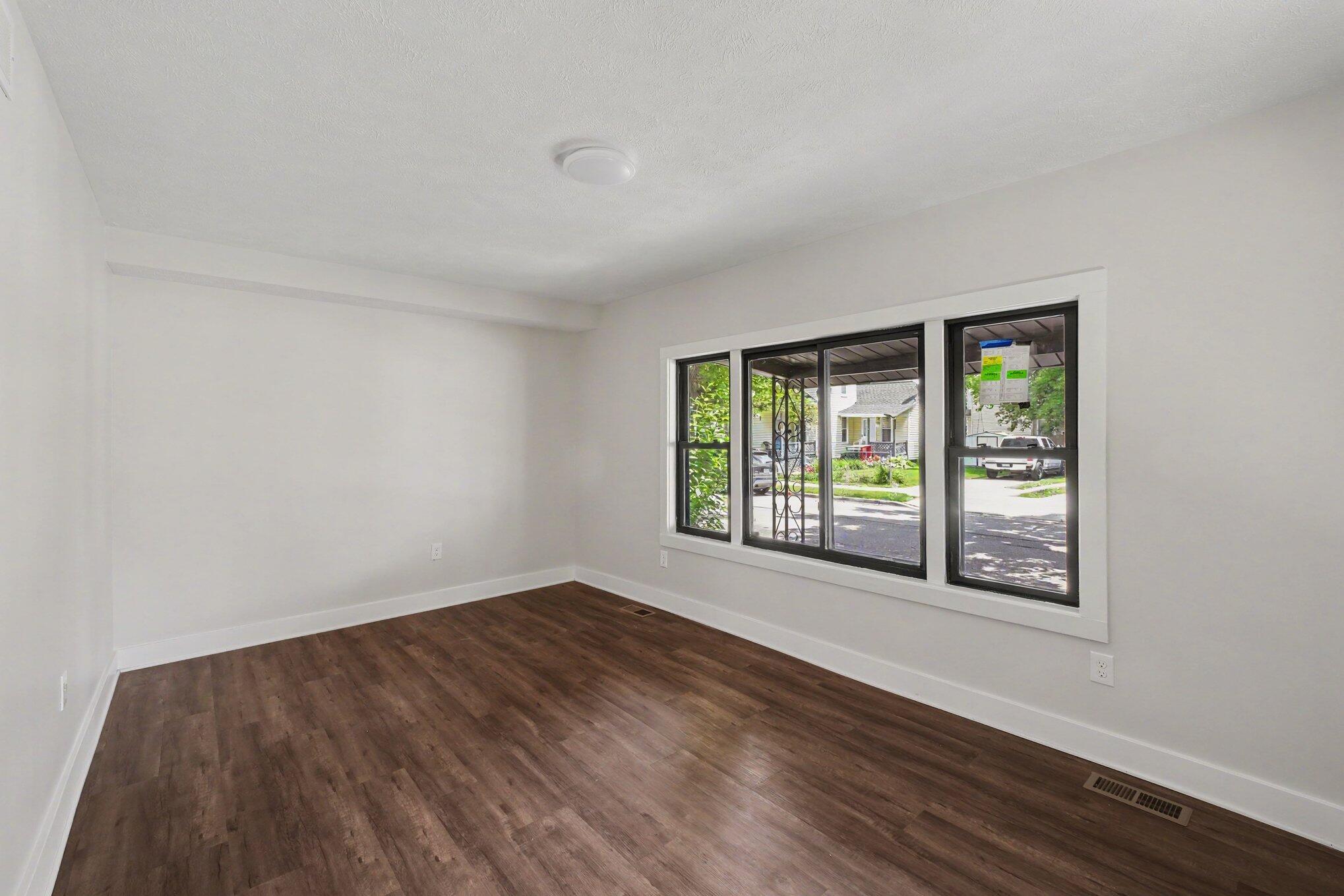 651 Mc Reynolds Avenue NW Grand Rapids MI 49504