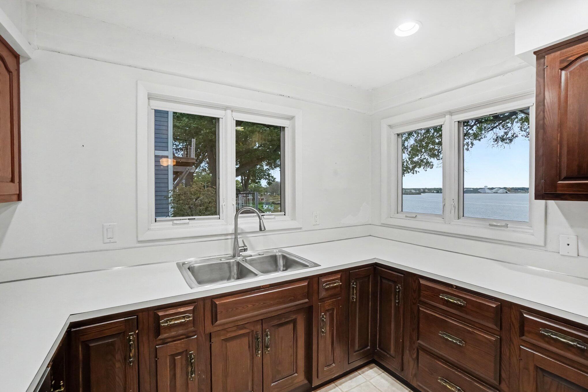 1645 Ruddiman Drive Muskegon MI 49445