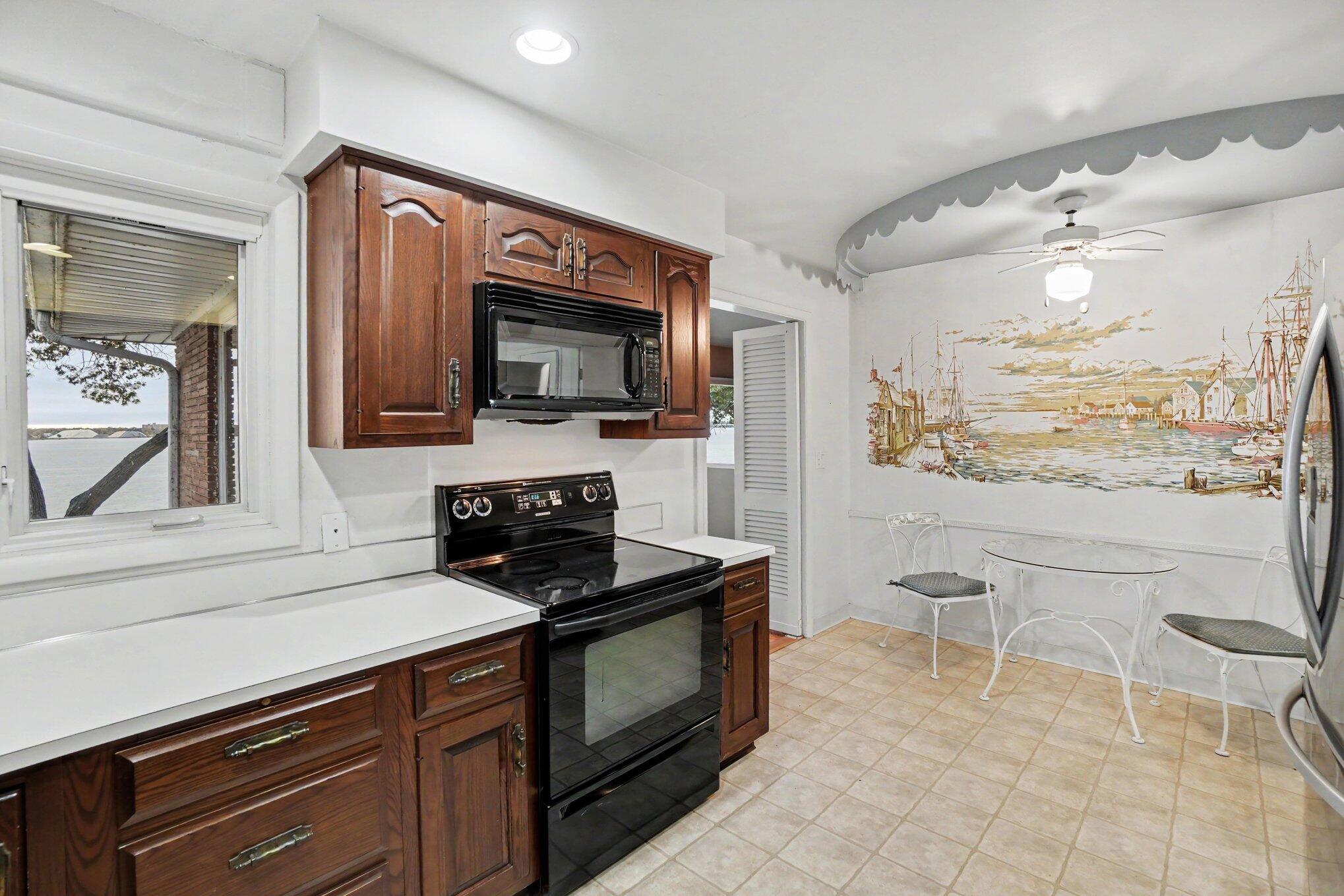 1645 Ruddiman Drive Muskegon MI 49445