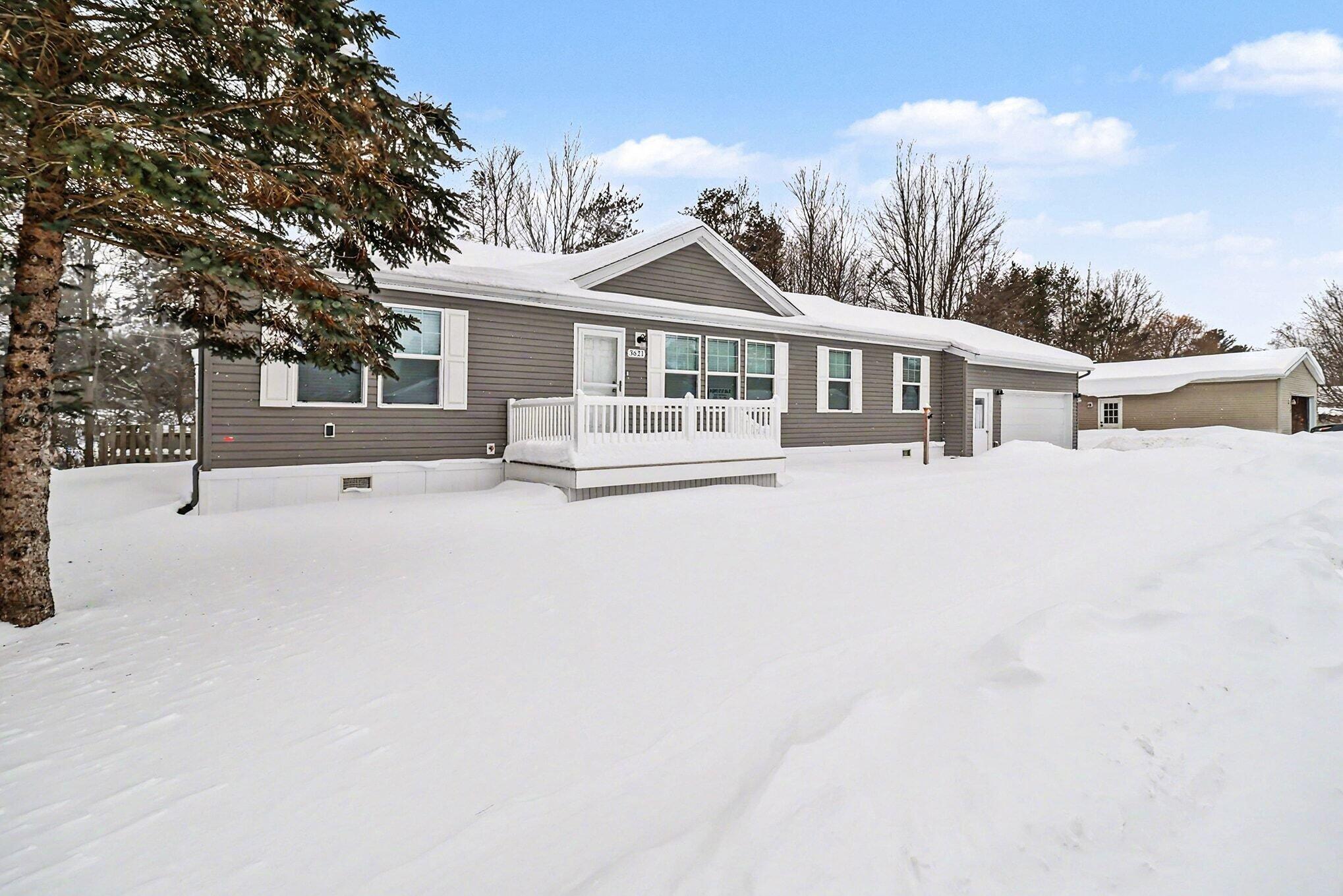 3621 W Woodview Drive Ludington MI 49431