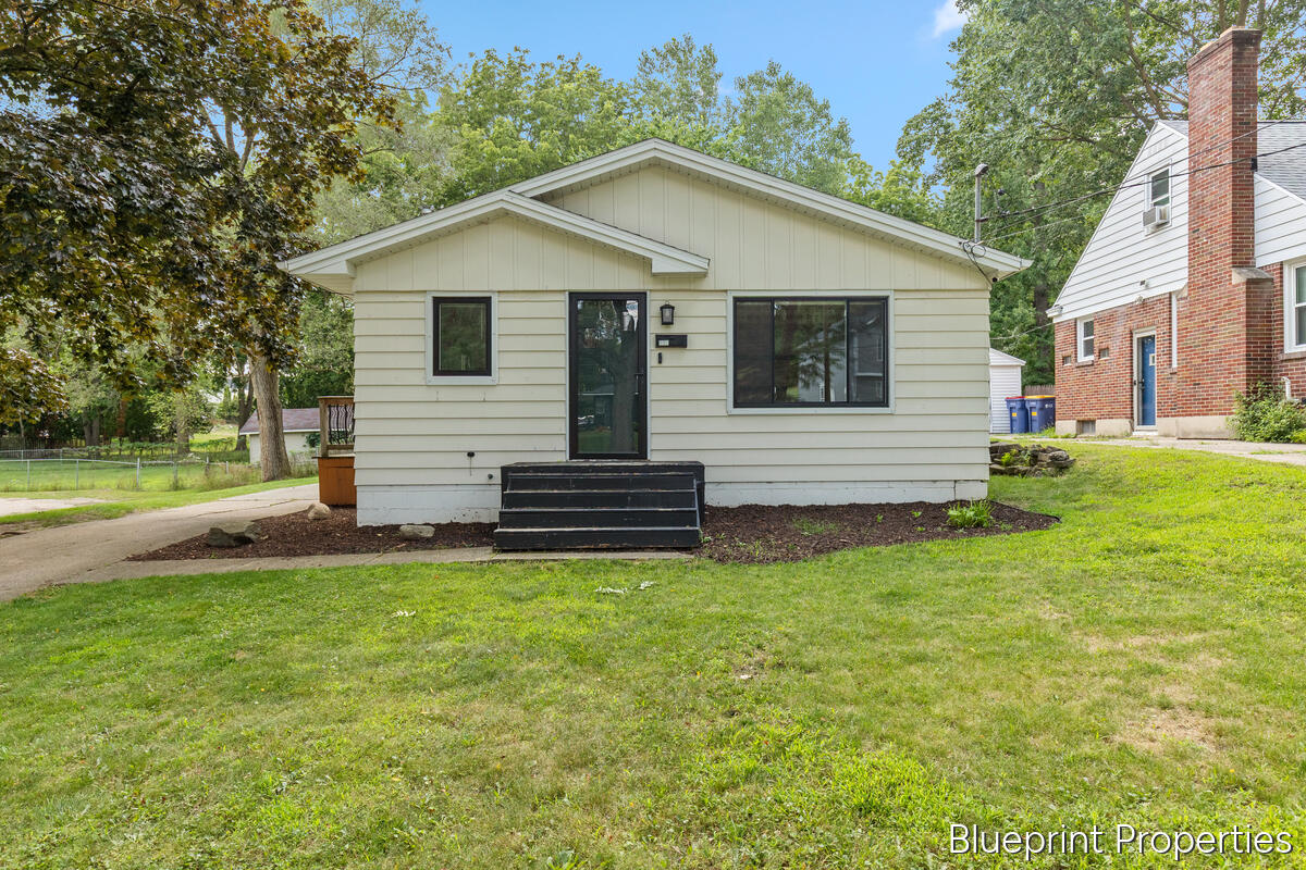 735 Maridell Avenue NW Grand Rapids MI 49504