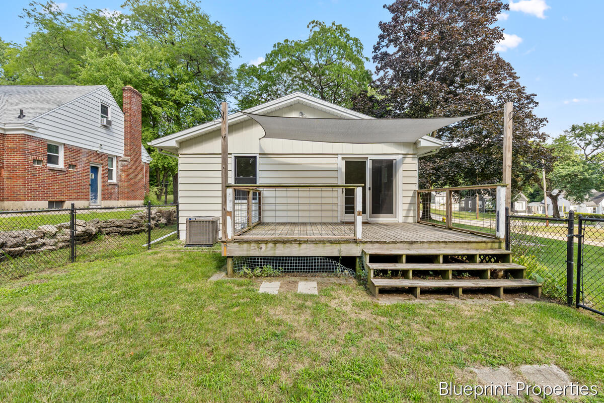 735 Maridell Avenue NW Grand Rapids MI 49504