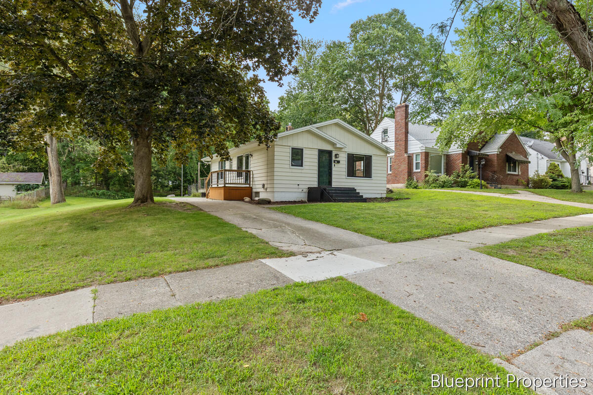 735 Maridell Avenue NW Grand Rapids MI 49504