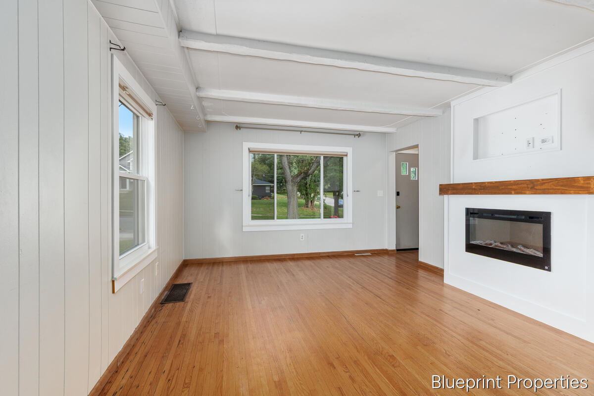 735 Maridell Avenue NW Grand Rapids MI 49504