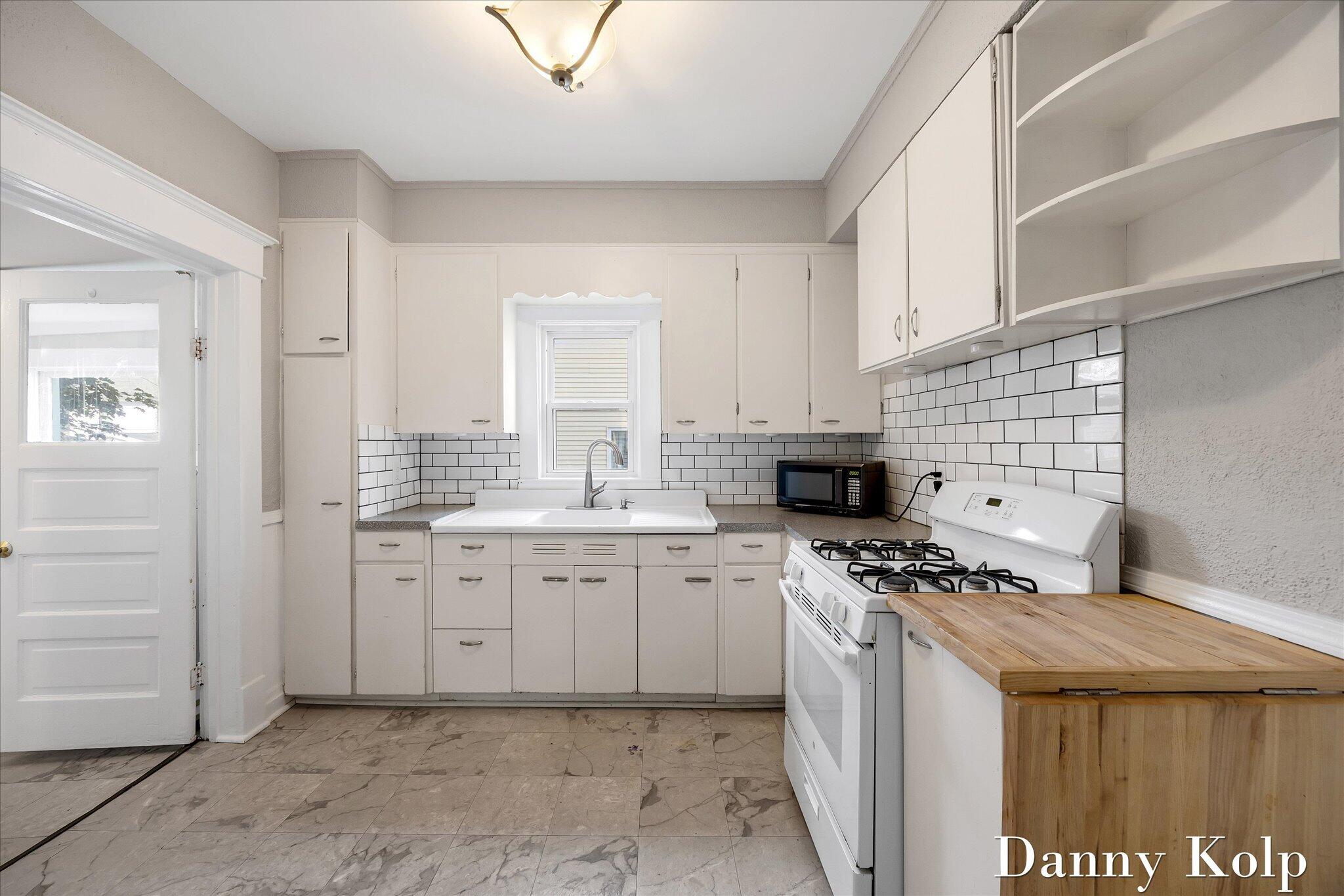 18 Ann Street NW Grand Rapids MI 49505