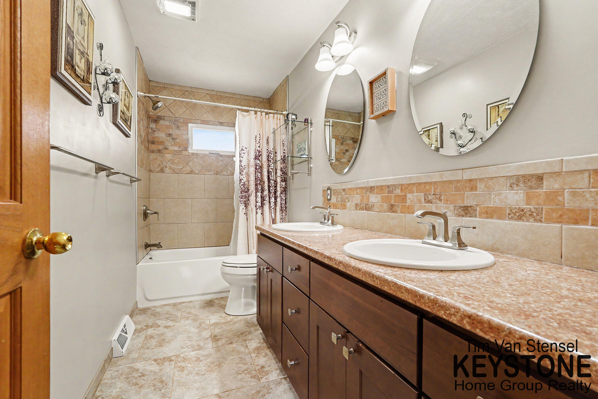 502 Tuttle Avenue NE Grand Rapids MI 49503