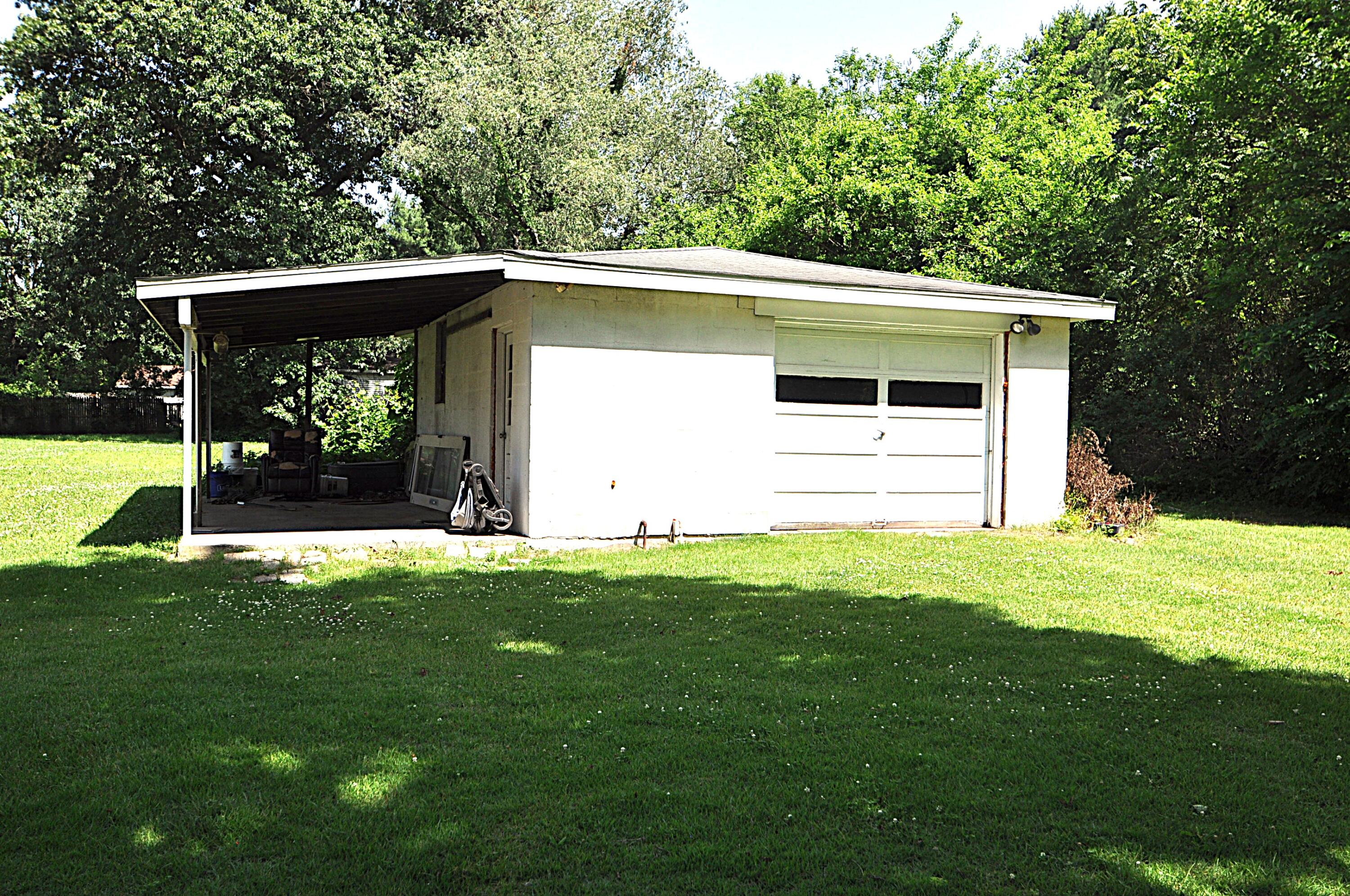 3053 S 3rd Street Niles MI 49120