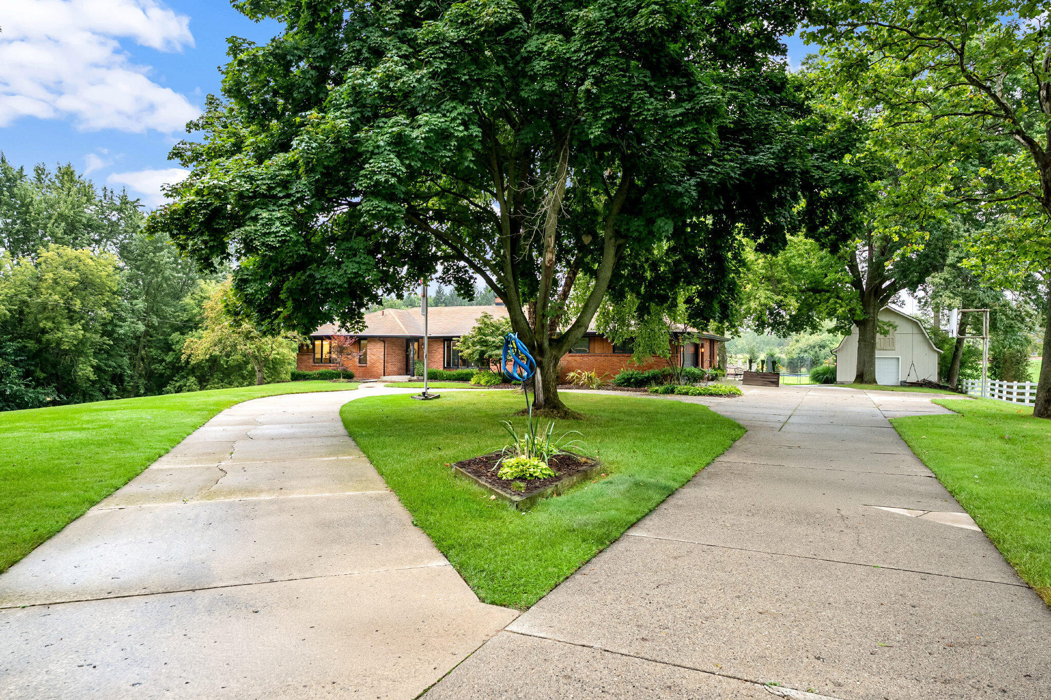 2305 Leffingwell Avenue NE Grand Rapids MI 49525