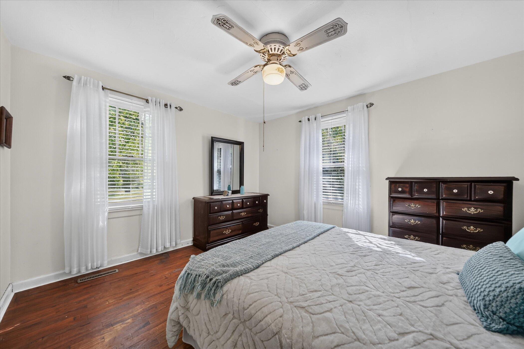 1697 Greenly Avenue Benton Harbor MI 49022