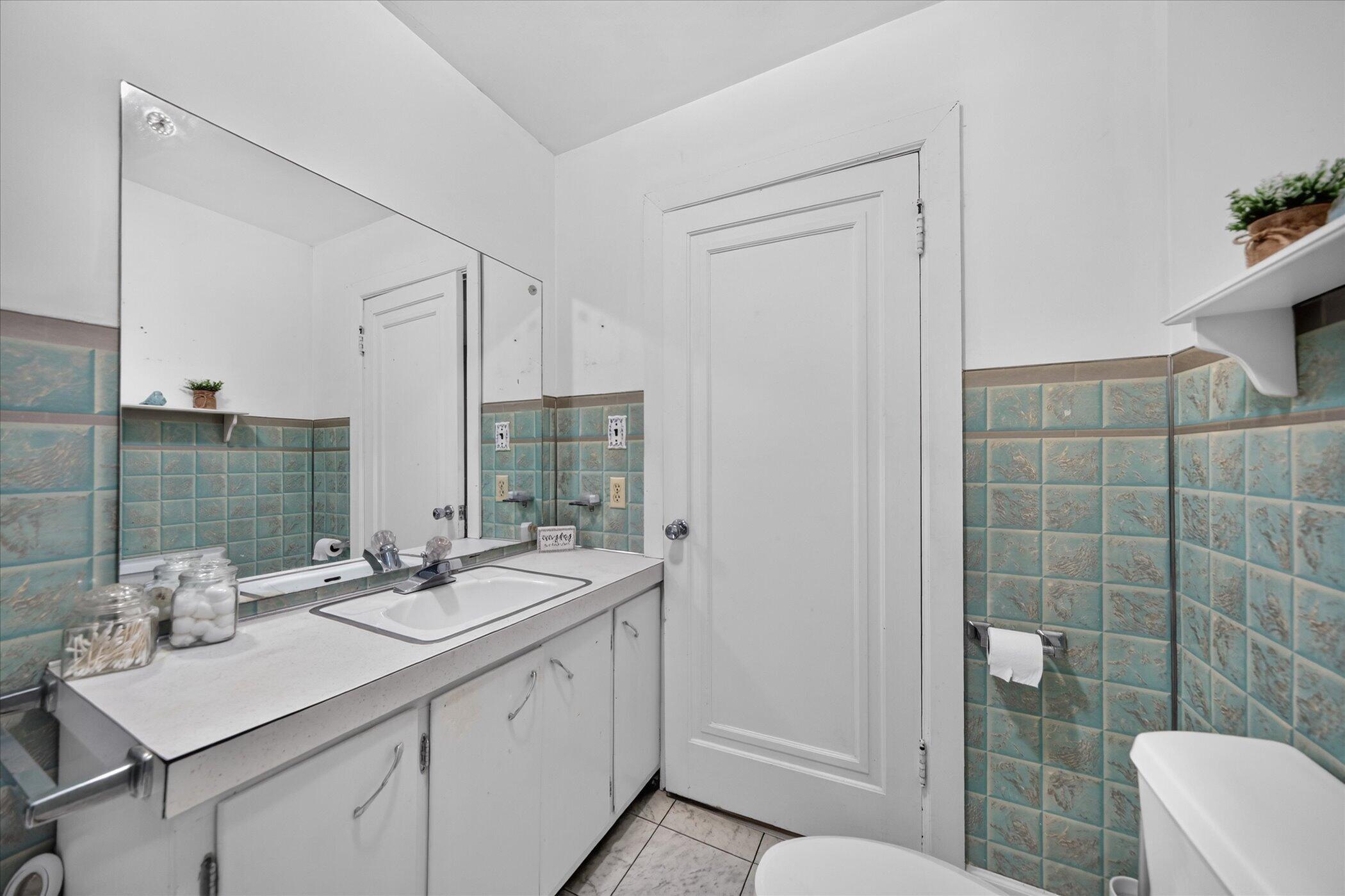 1697 Greenly Avenue Benton Harbor MI 49022