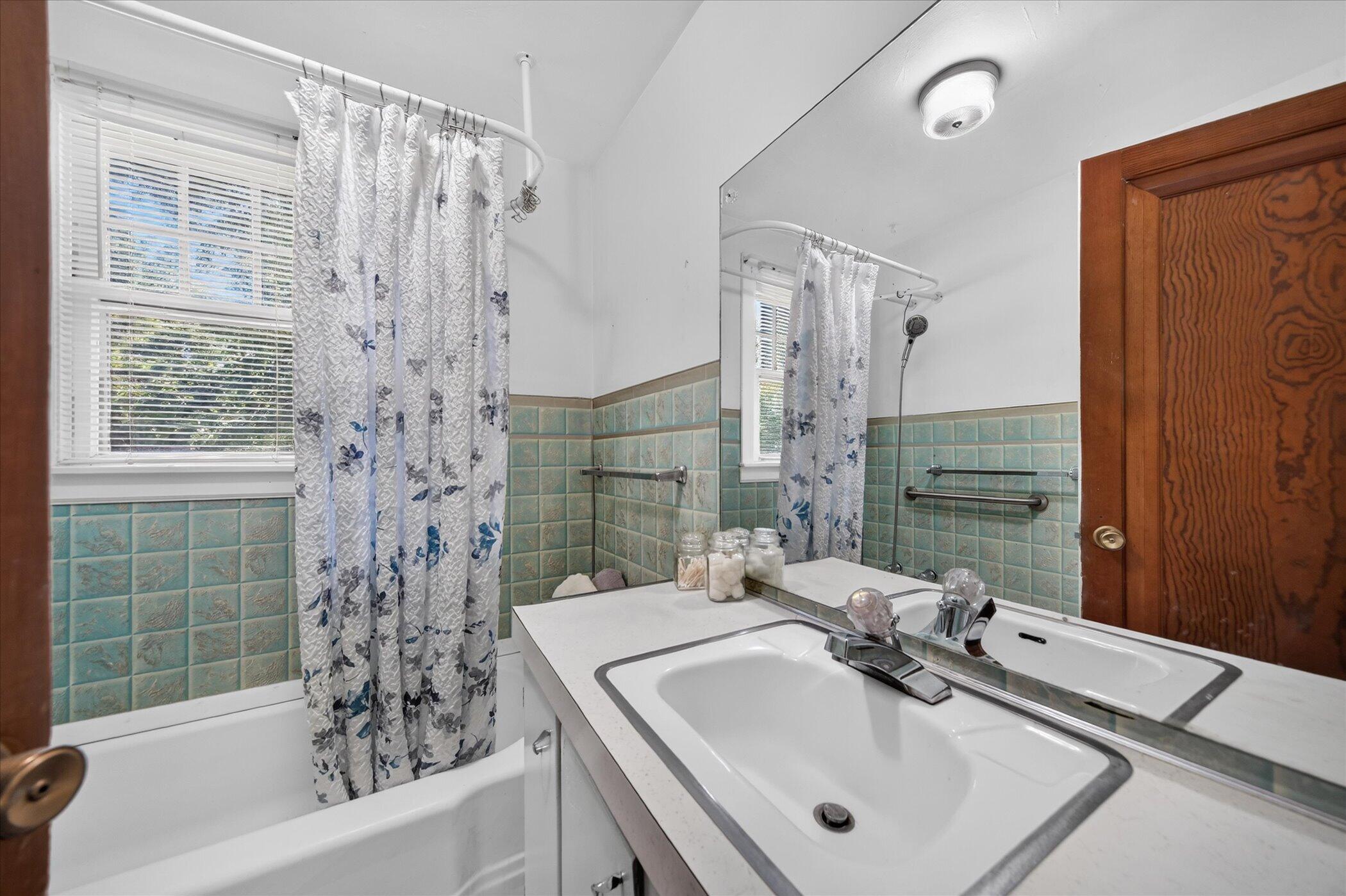 1697 Greenly Avenue Benton Harbor MI 49022