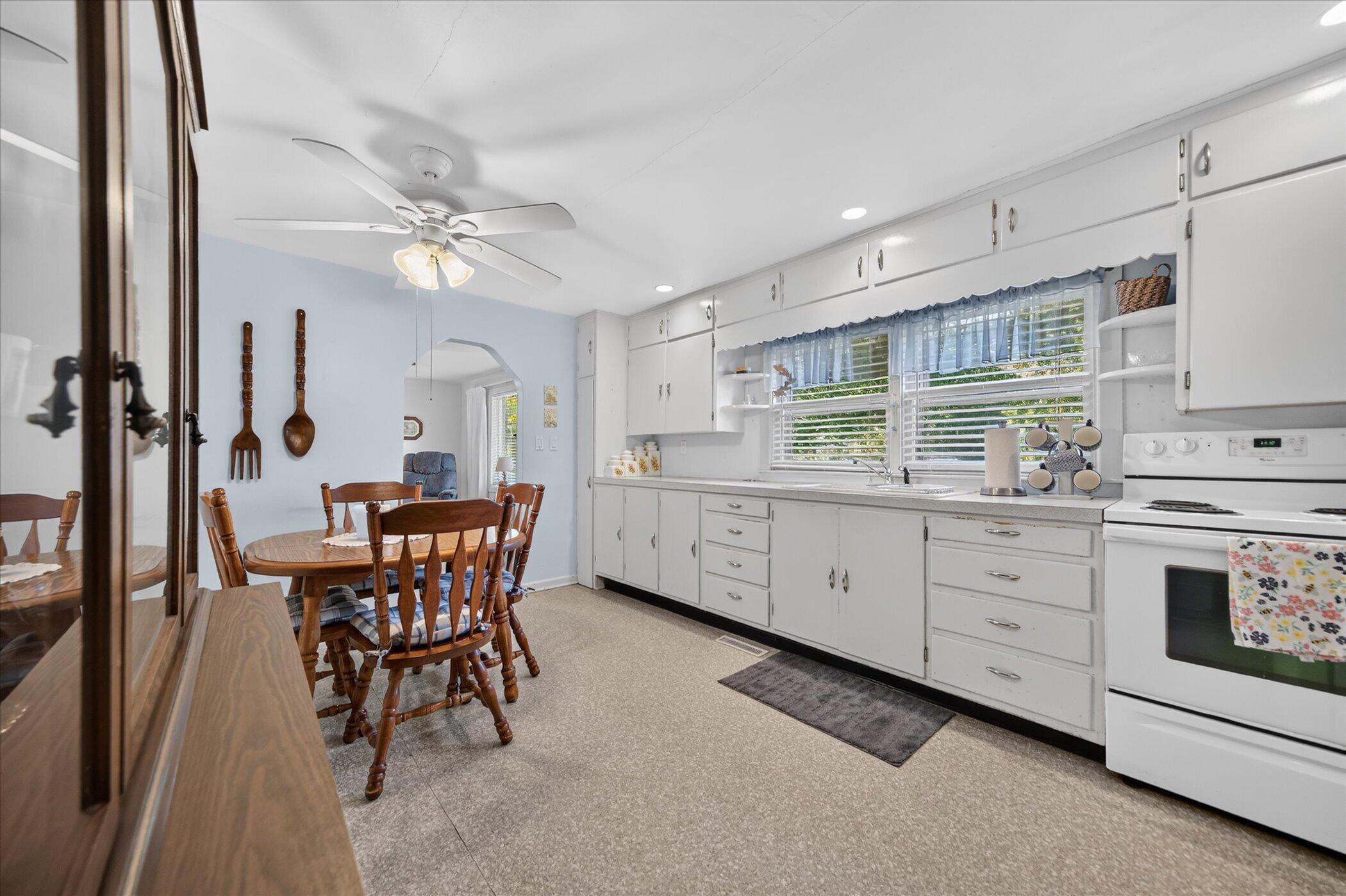 1697 Greenly Avenue Benton Harbor MI 49022