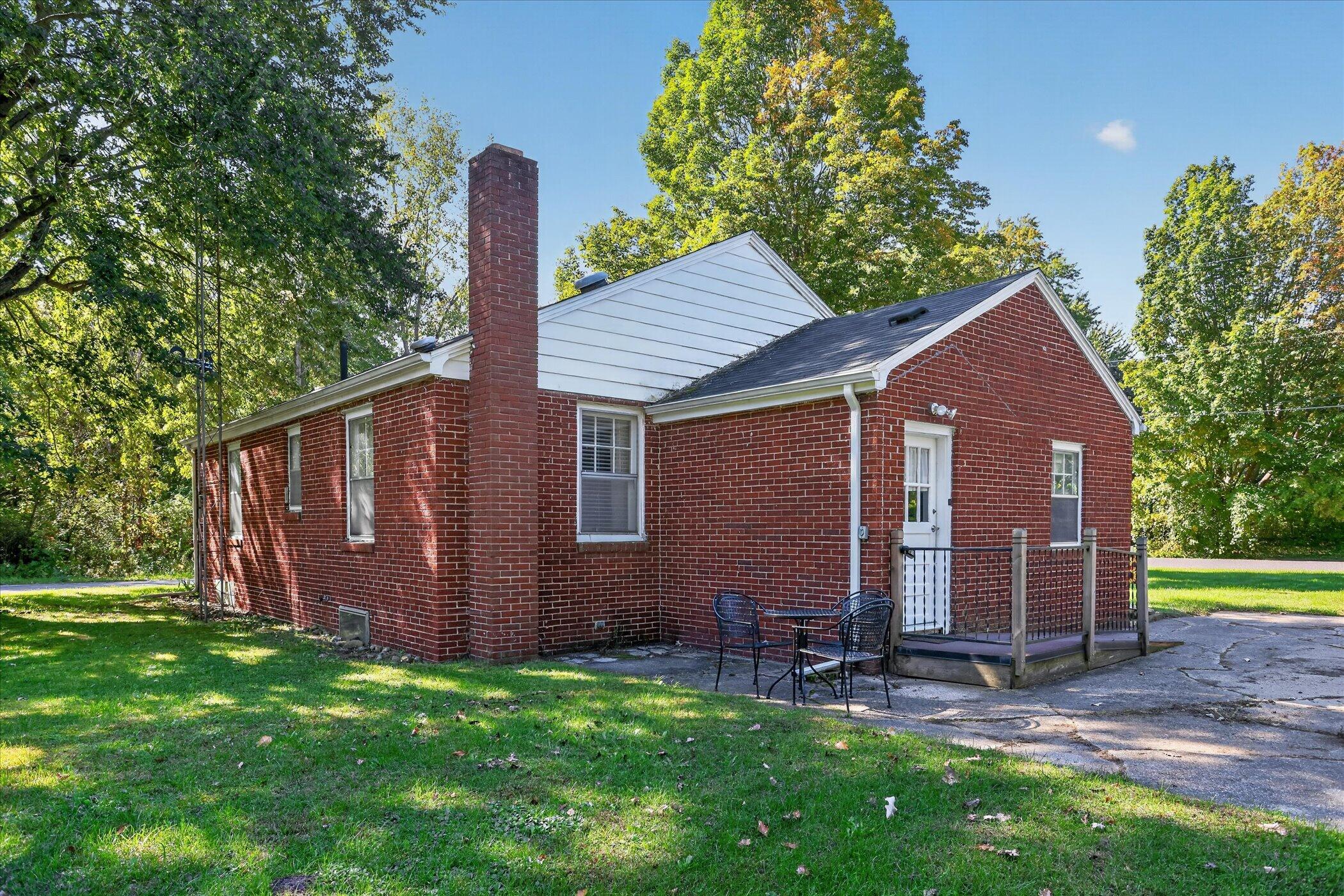 1697 Greenly Avenue Benton Harbor MI 49022
