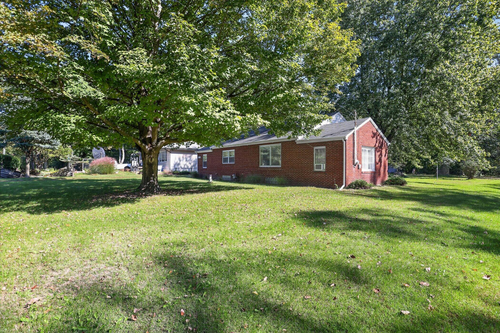1697 Greenly Avenue Benton Harbor MI 49022