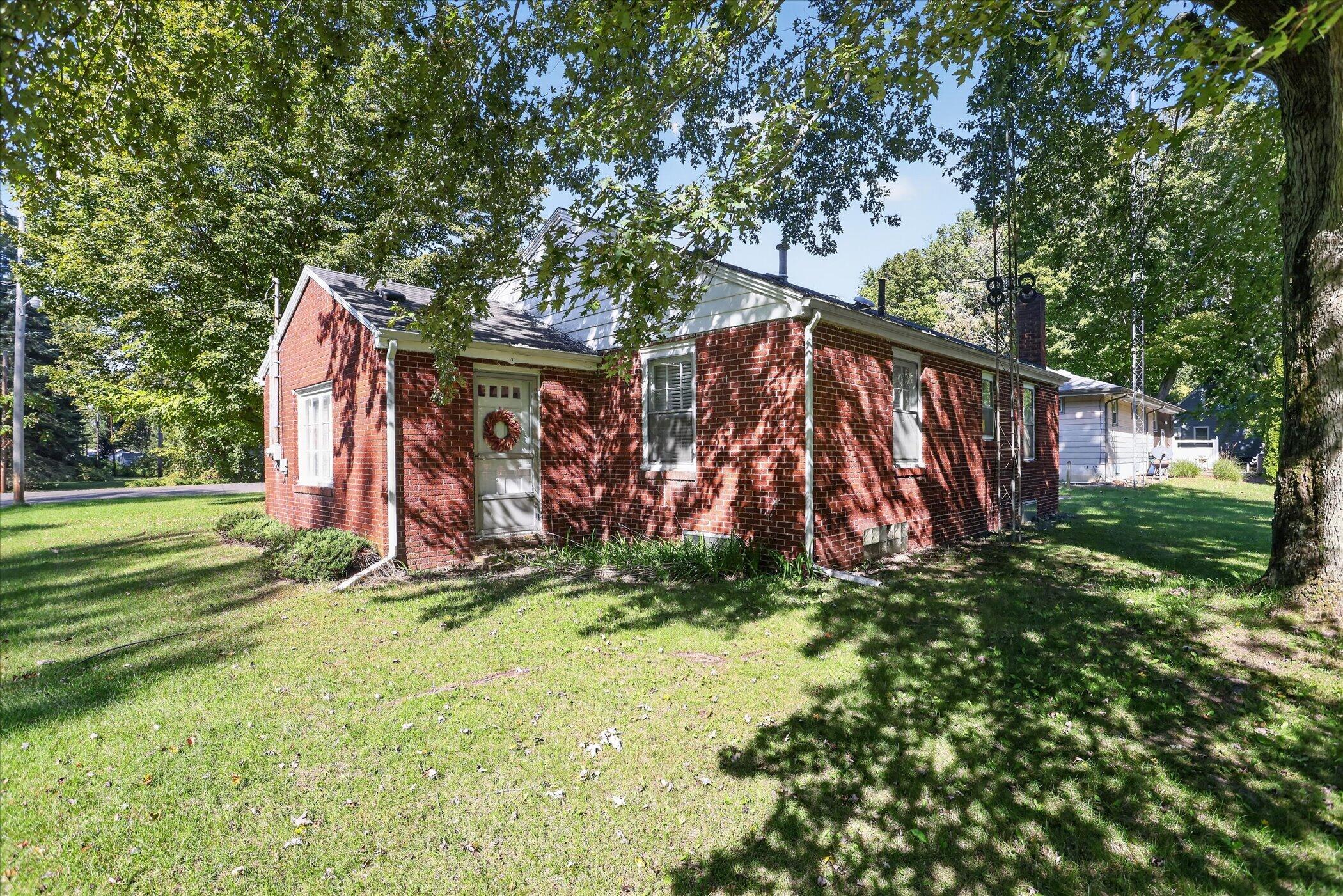 1697 Greenly Avenue Benton Harbor MI 49022