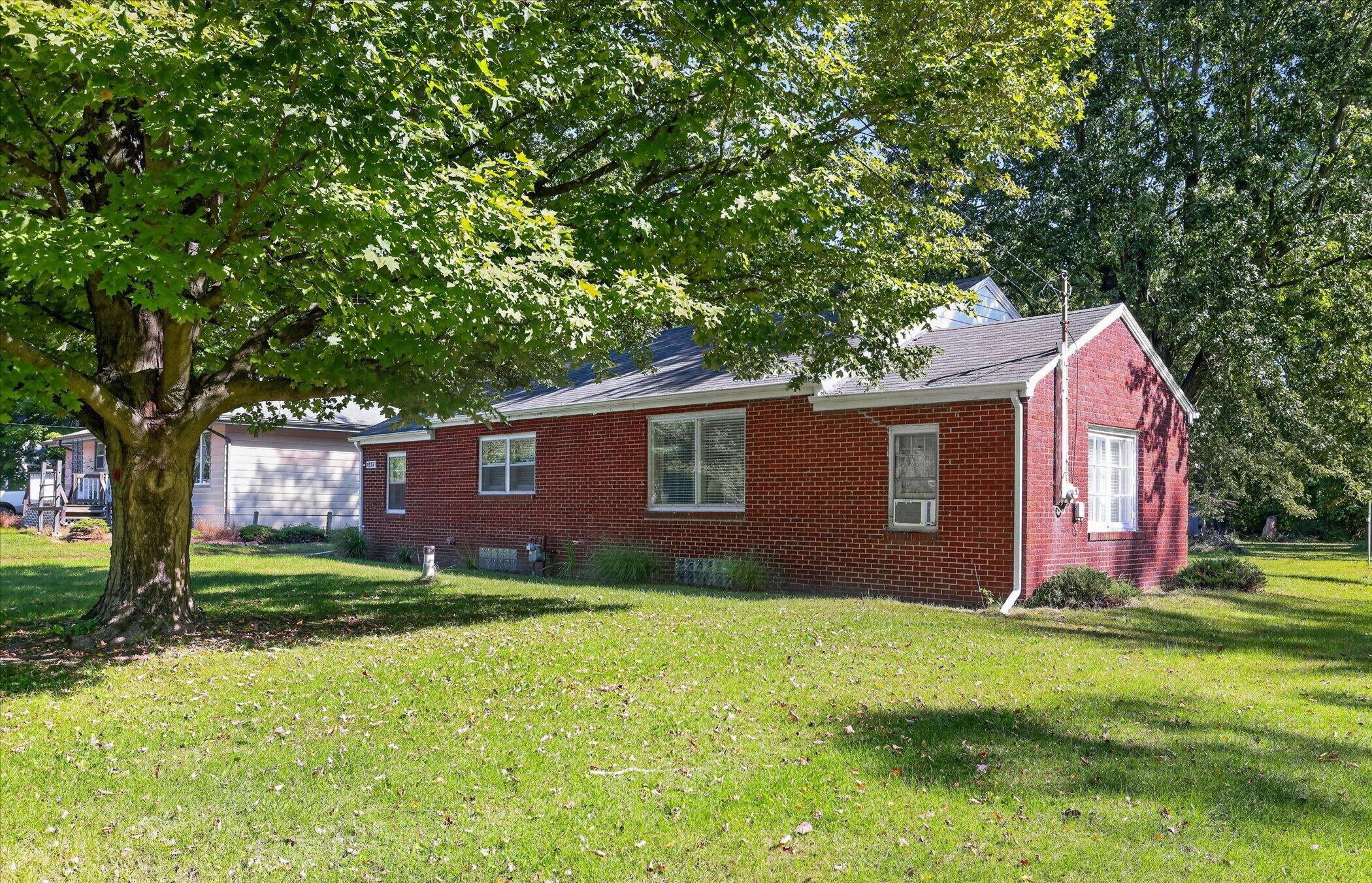 1697 Greenly Avenue Benton Harbor MI 49022