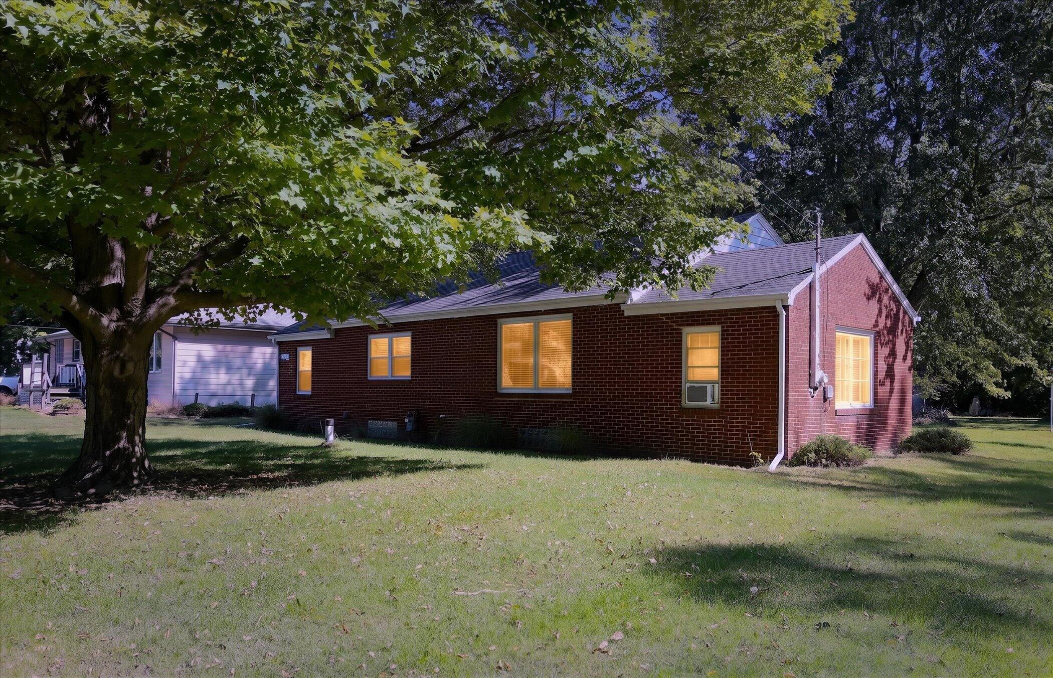 1697 Greenly Avenue Benton Harbor MI 49022