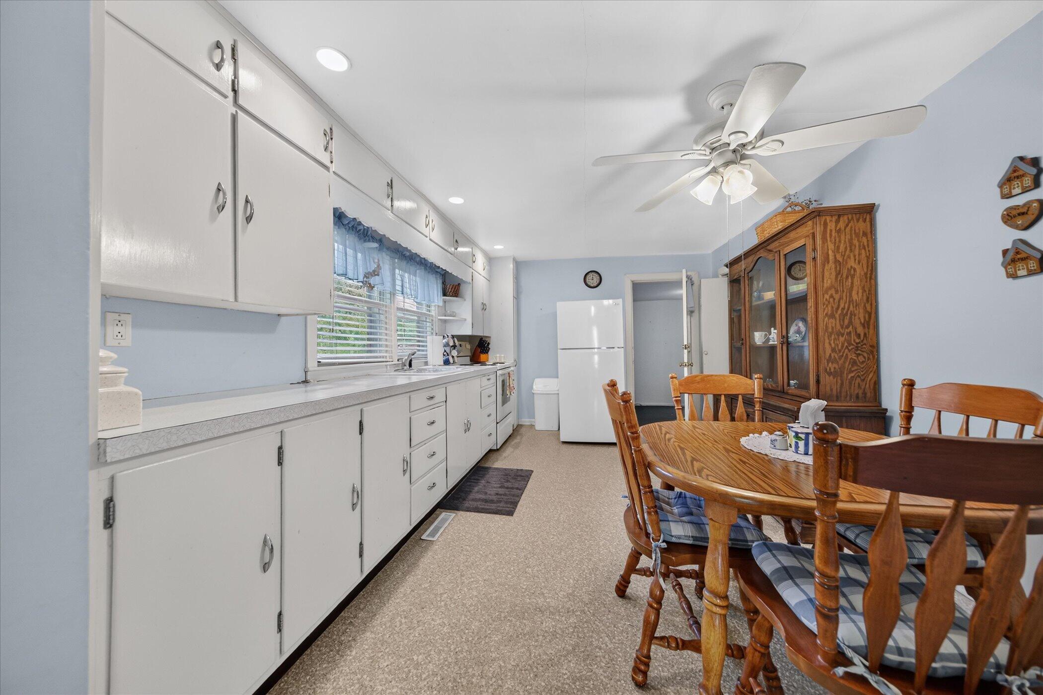 1697 Greenly Avenue Benton Harbor MI 49022