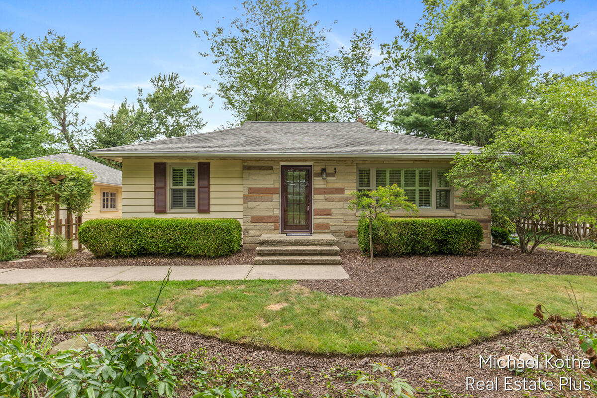 590 Hoffman Street Saugatuck MI 49453