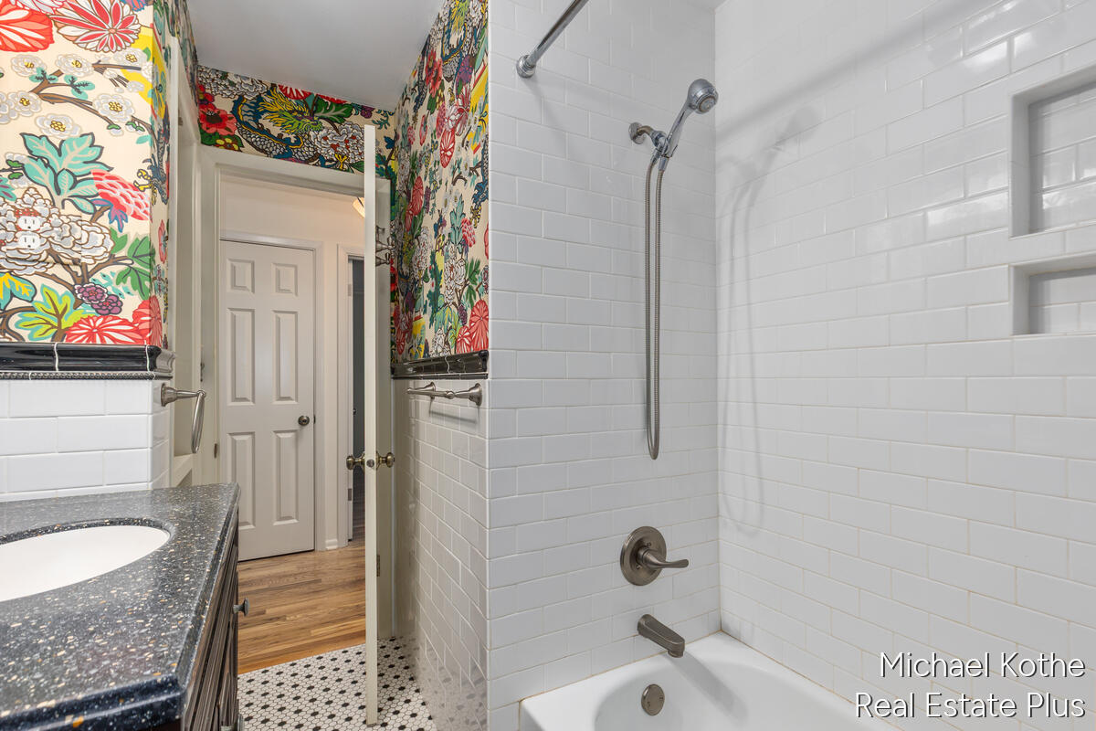 590 Hoffman Street Saugatuck MI 49453