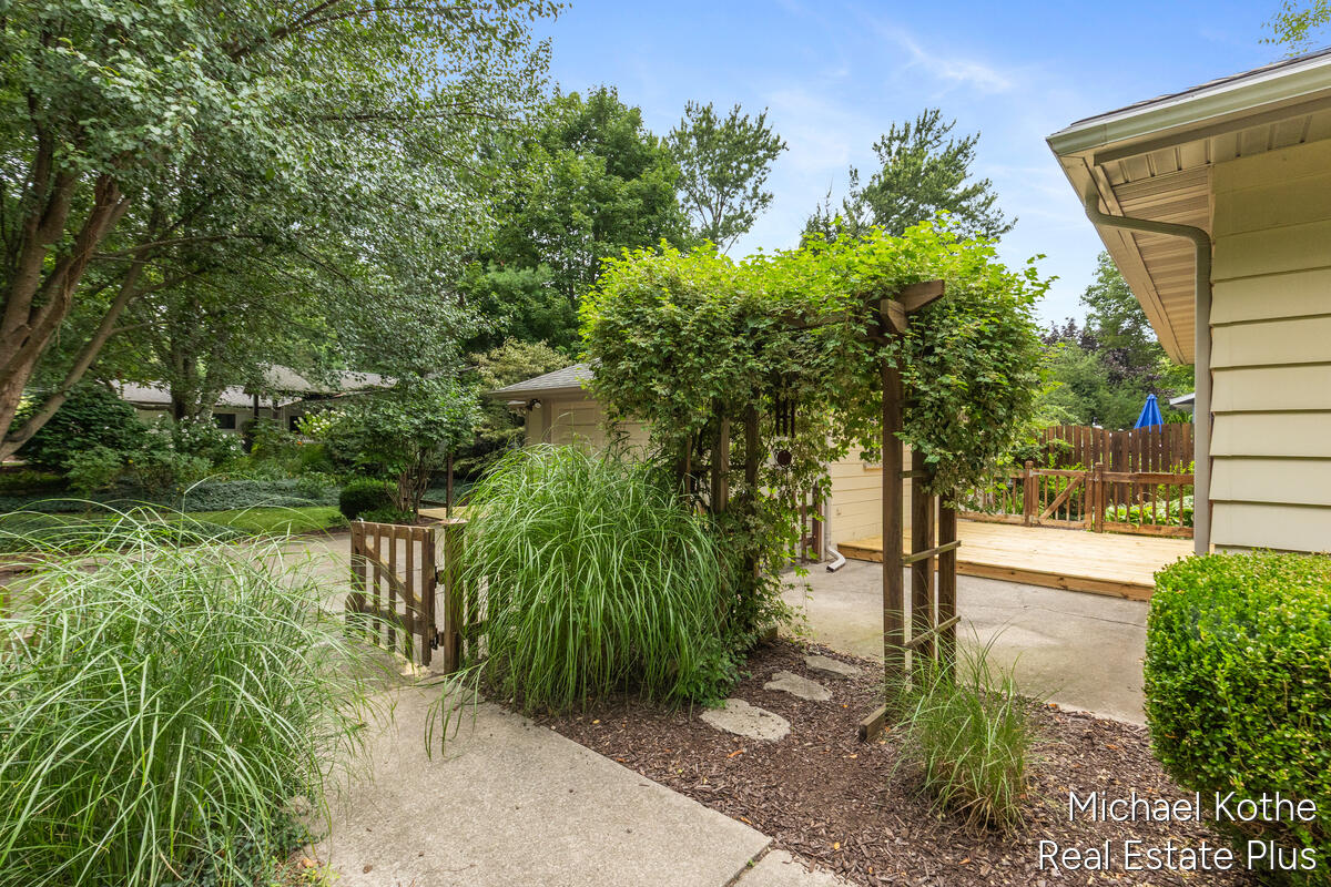 590 Hoffman Street Saugatuck MI 49453
