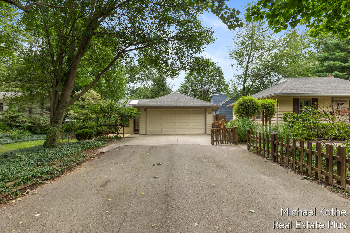 590 Hoffman Street Saugatuck MI 49453