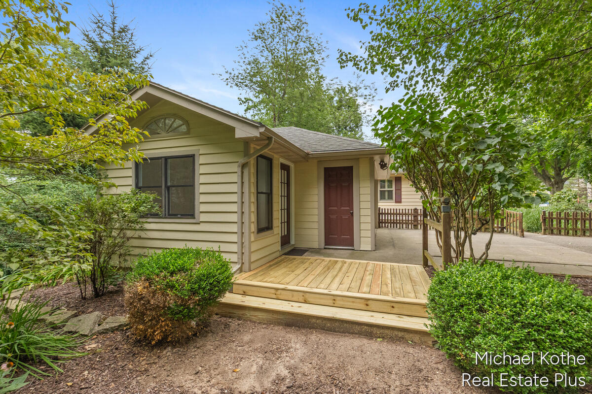 590 Hoffman Street Saugatuck MI 49453