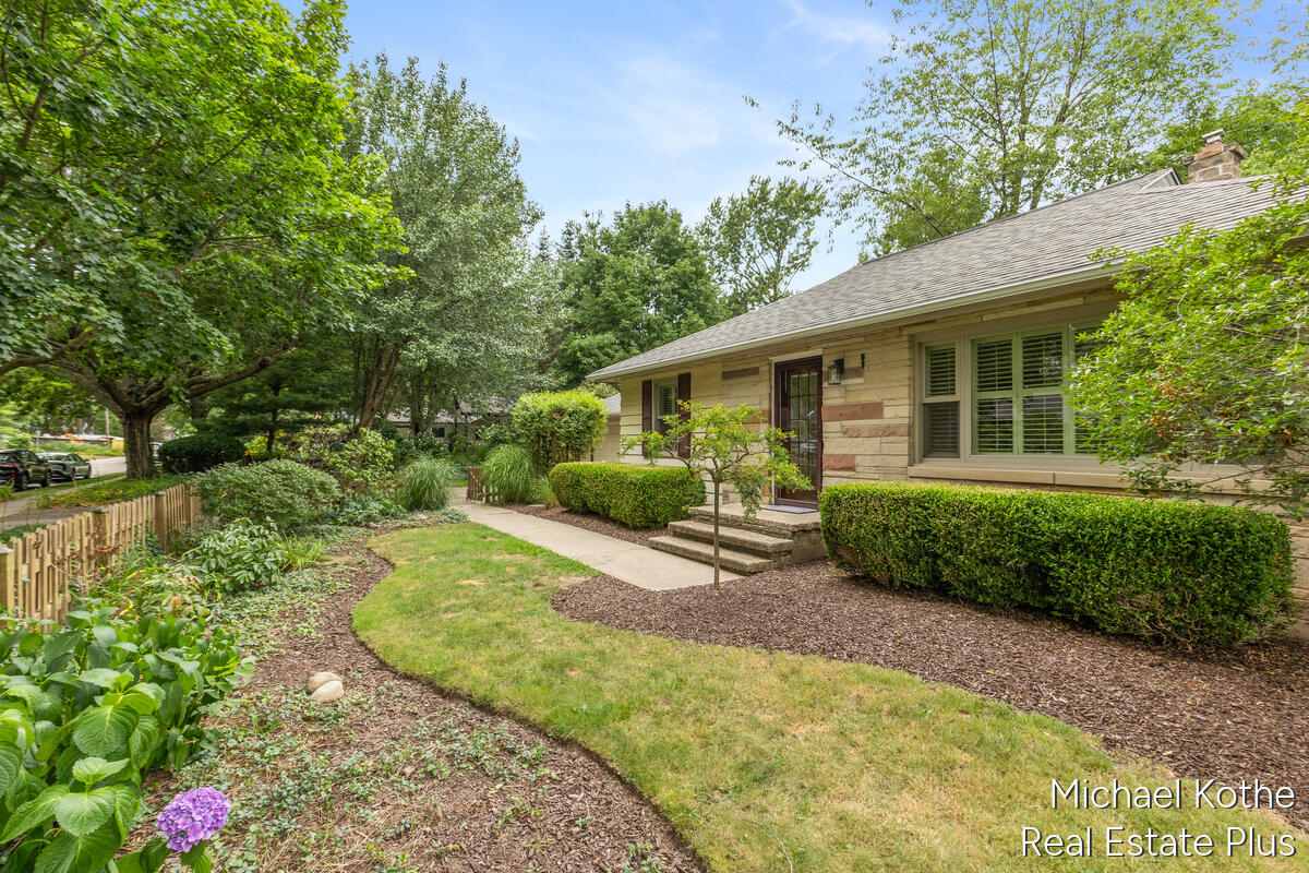 590 Hoffman Street Saugatuck MI 49453