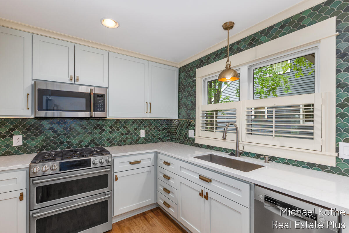 590 Hoffman Street Saugatuck MI 49453