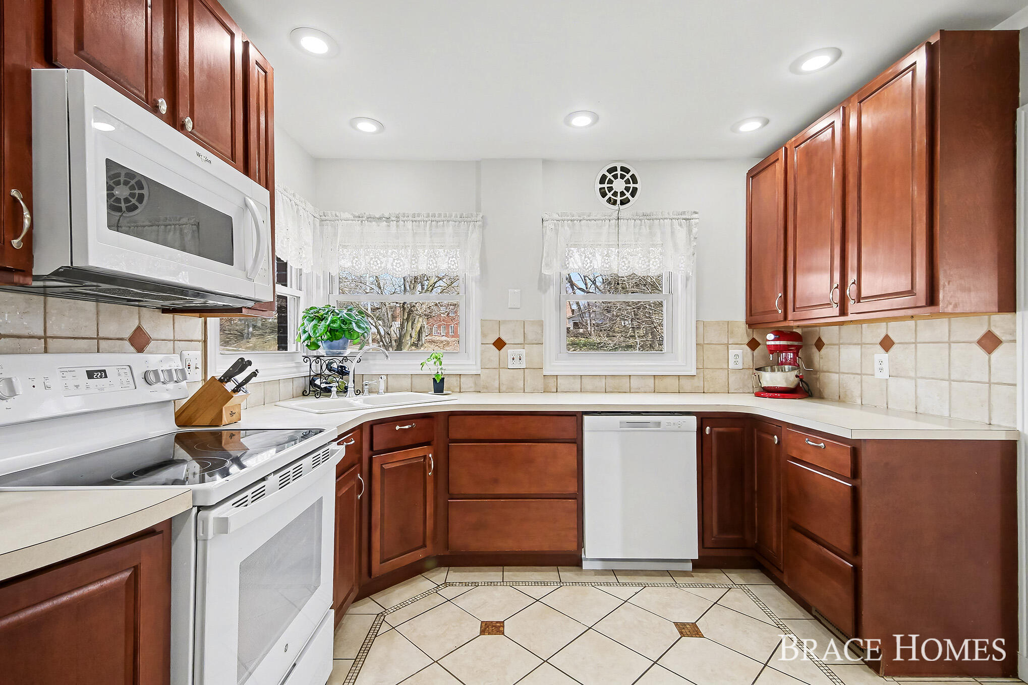 119 Bristol Avenue NW Grand Rapids MI 49504