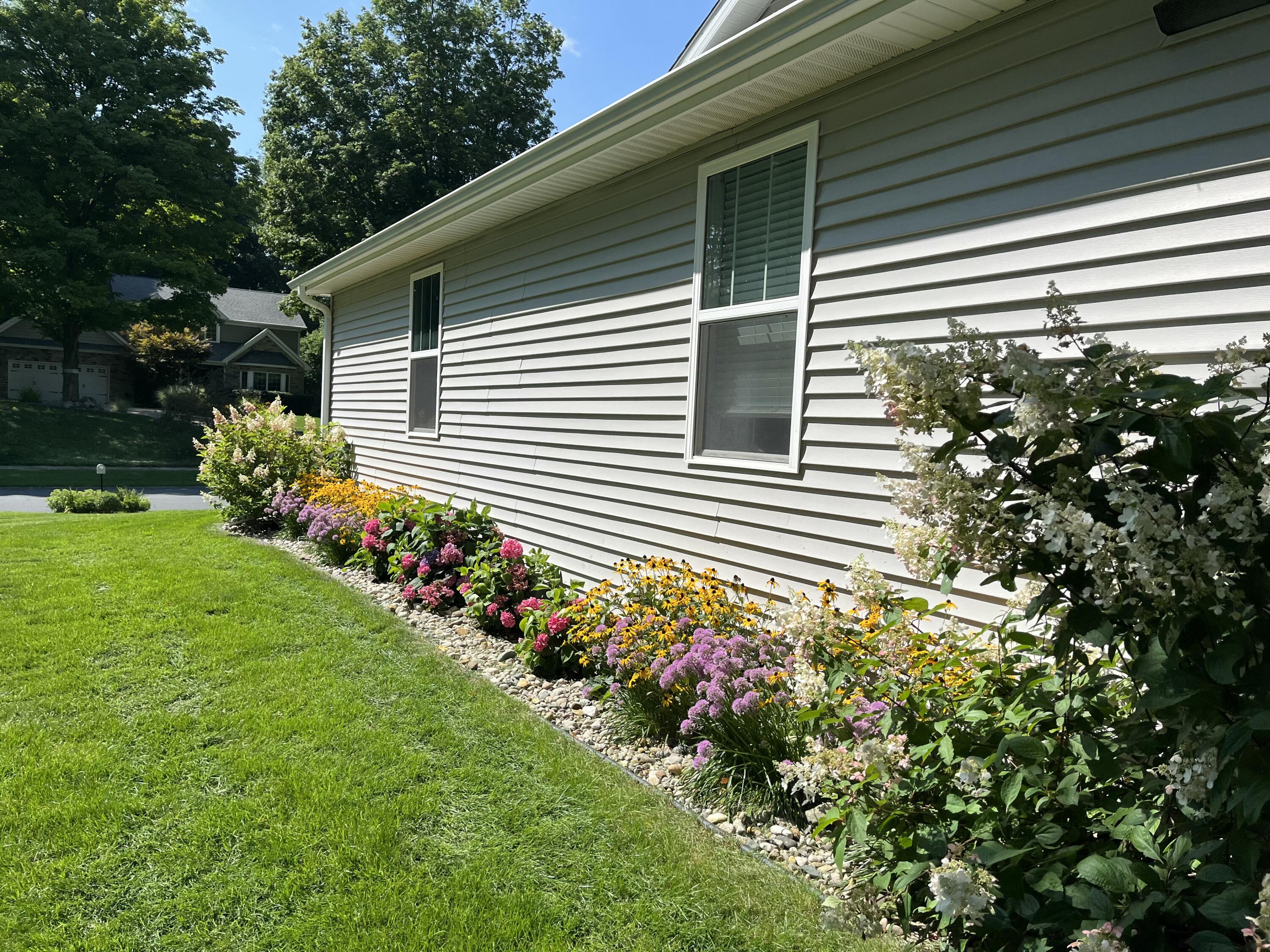 1070 Hawkins Court Kalamazoo MI 49009