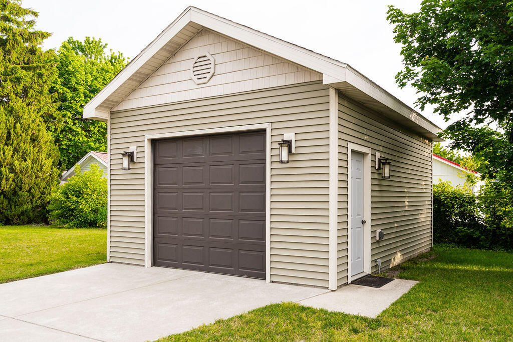 317 Monroe Street South Haven MI 49090