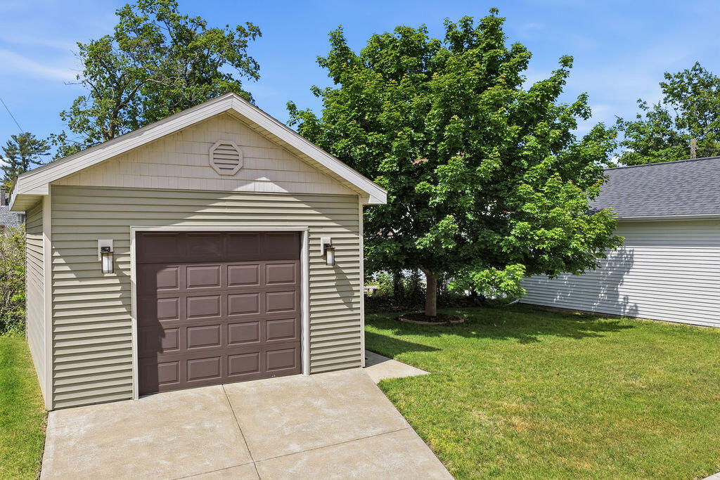 317 Monroe Street South Haven MI 49090