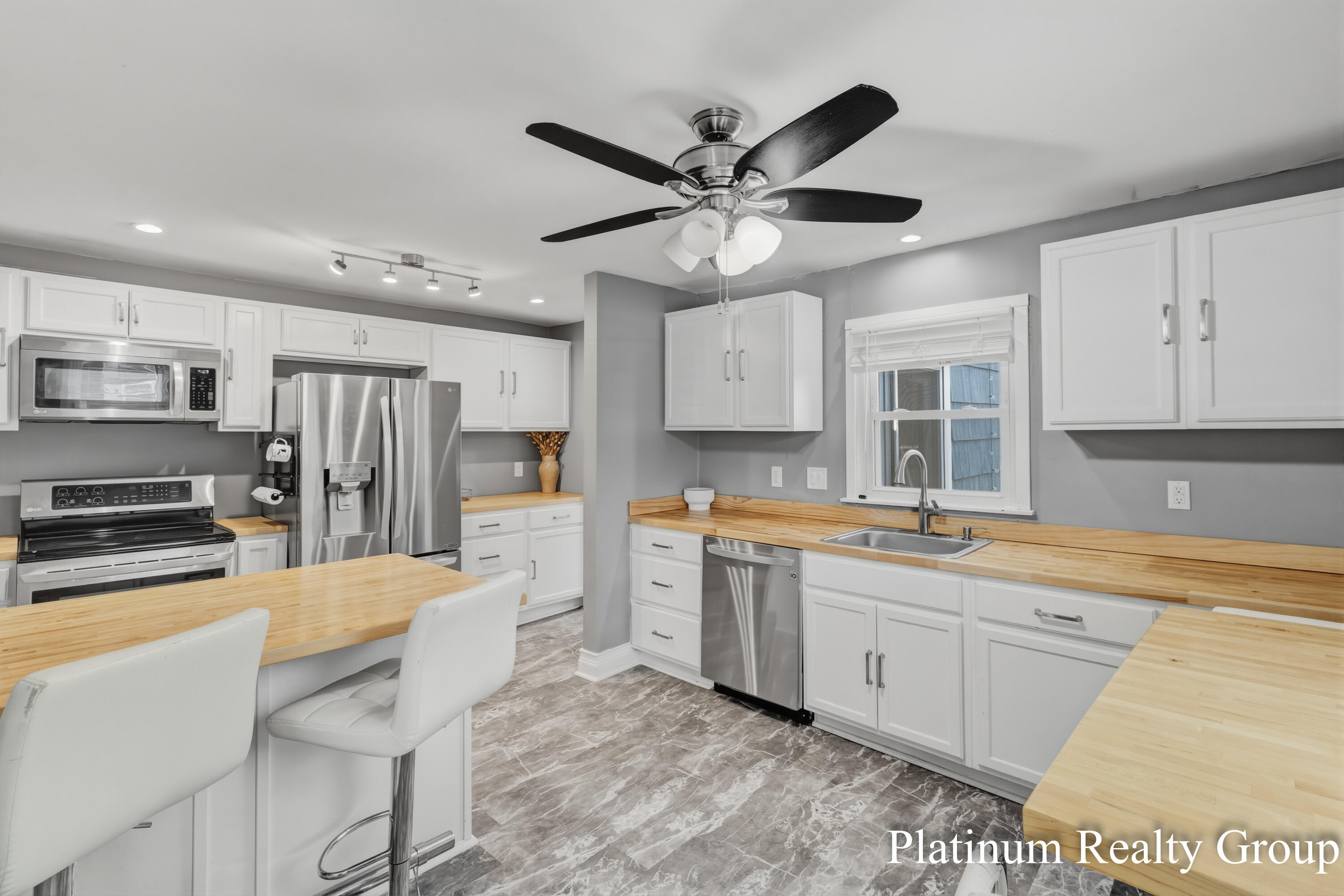 2390 Greenwood Street Muskegon MI 49441
